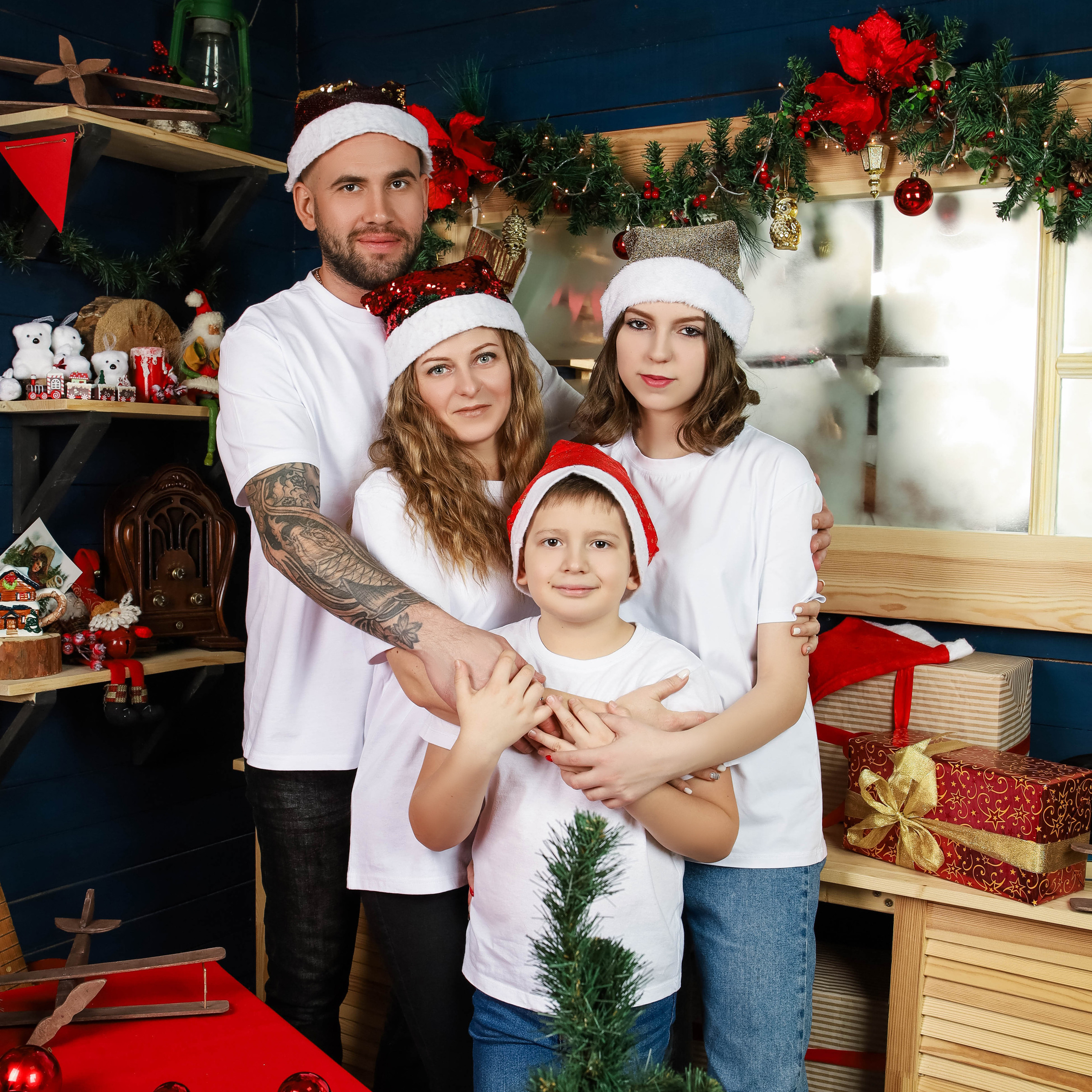 Надежда с емьей.Новогодняя 2022