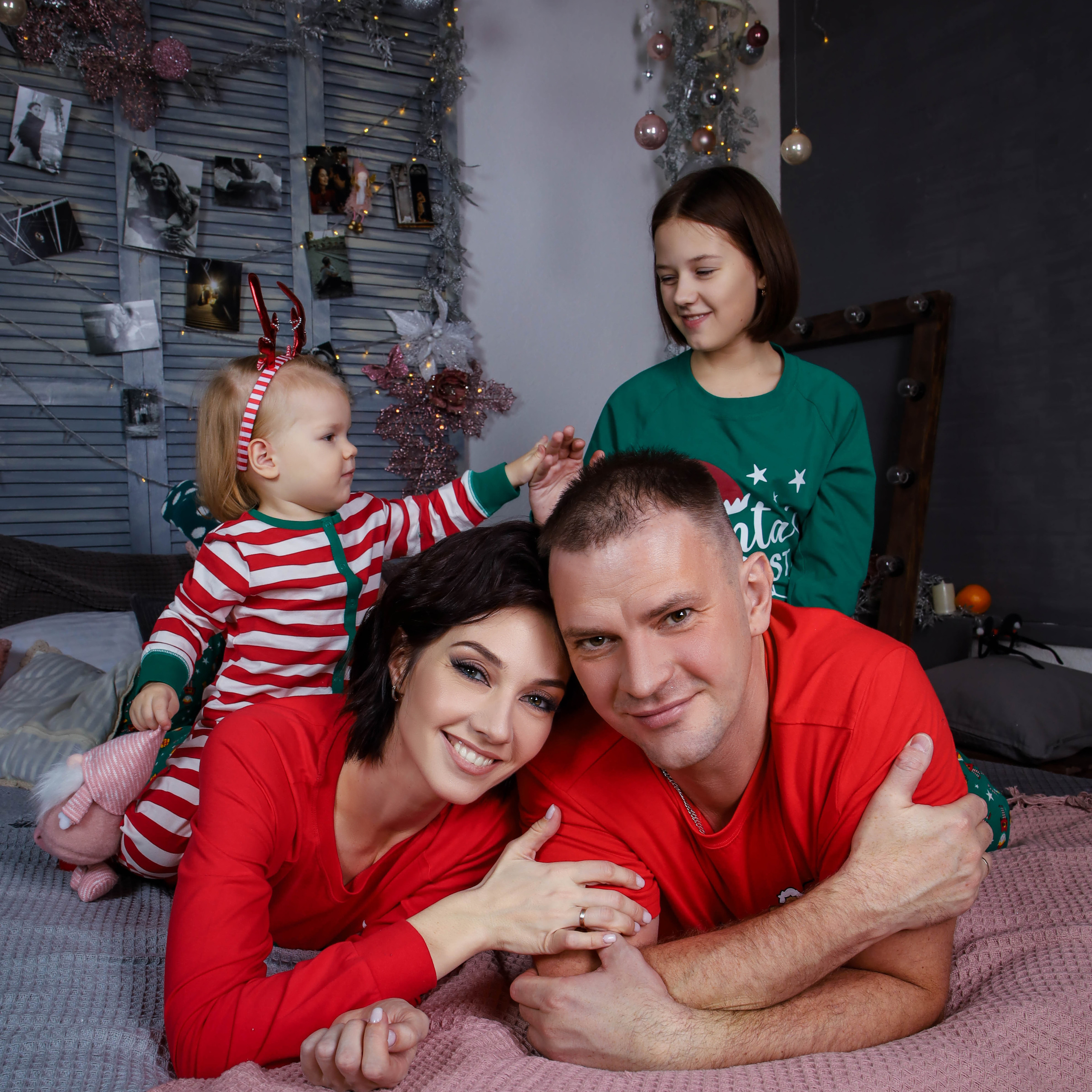 Инна с семьей. Новогодняя 2022