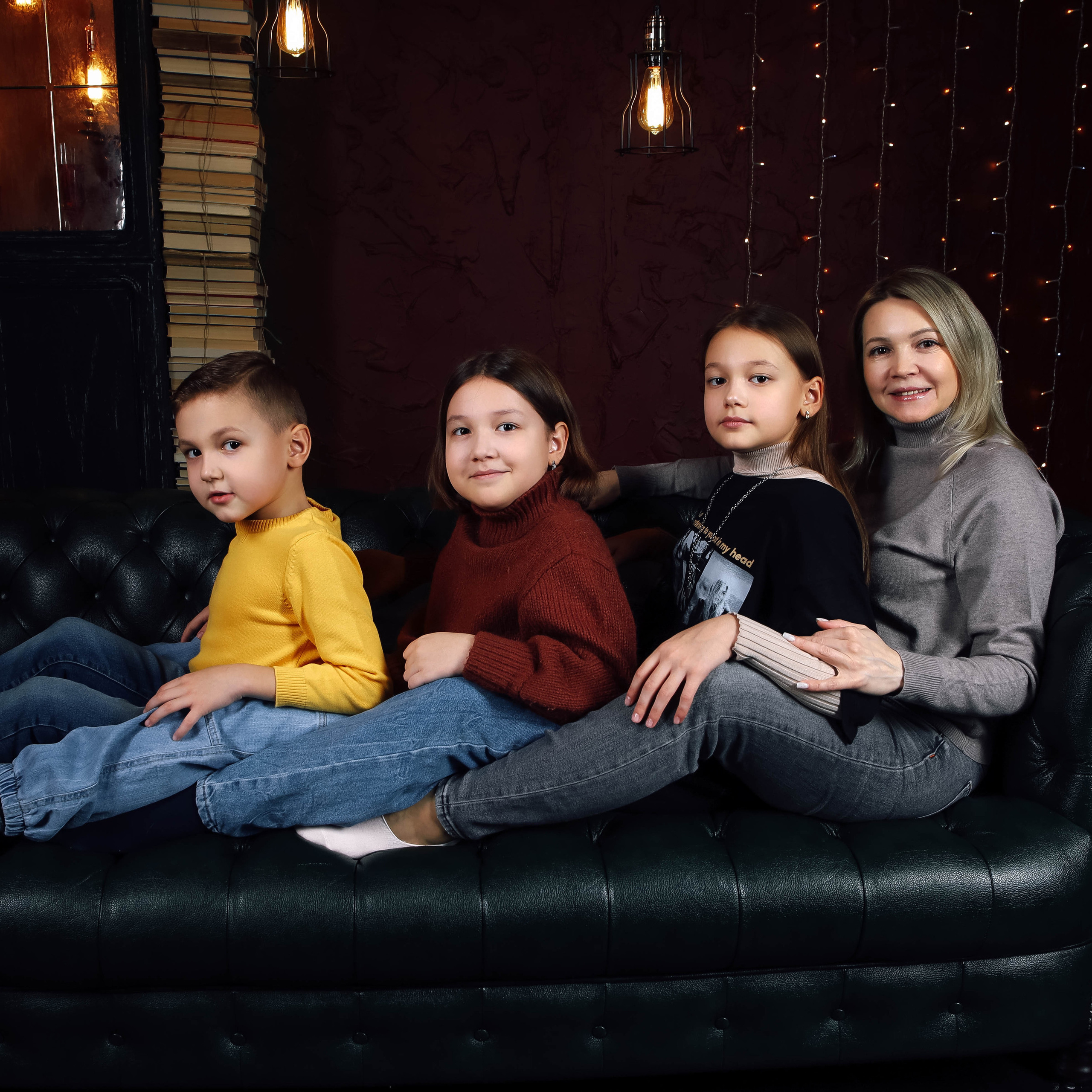 Гузель с детьми.