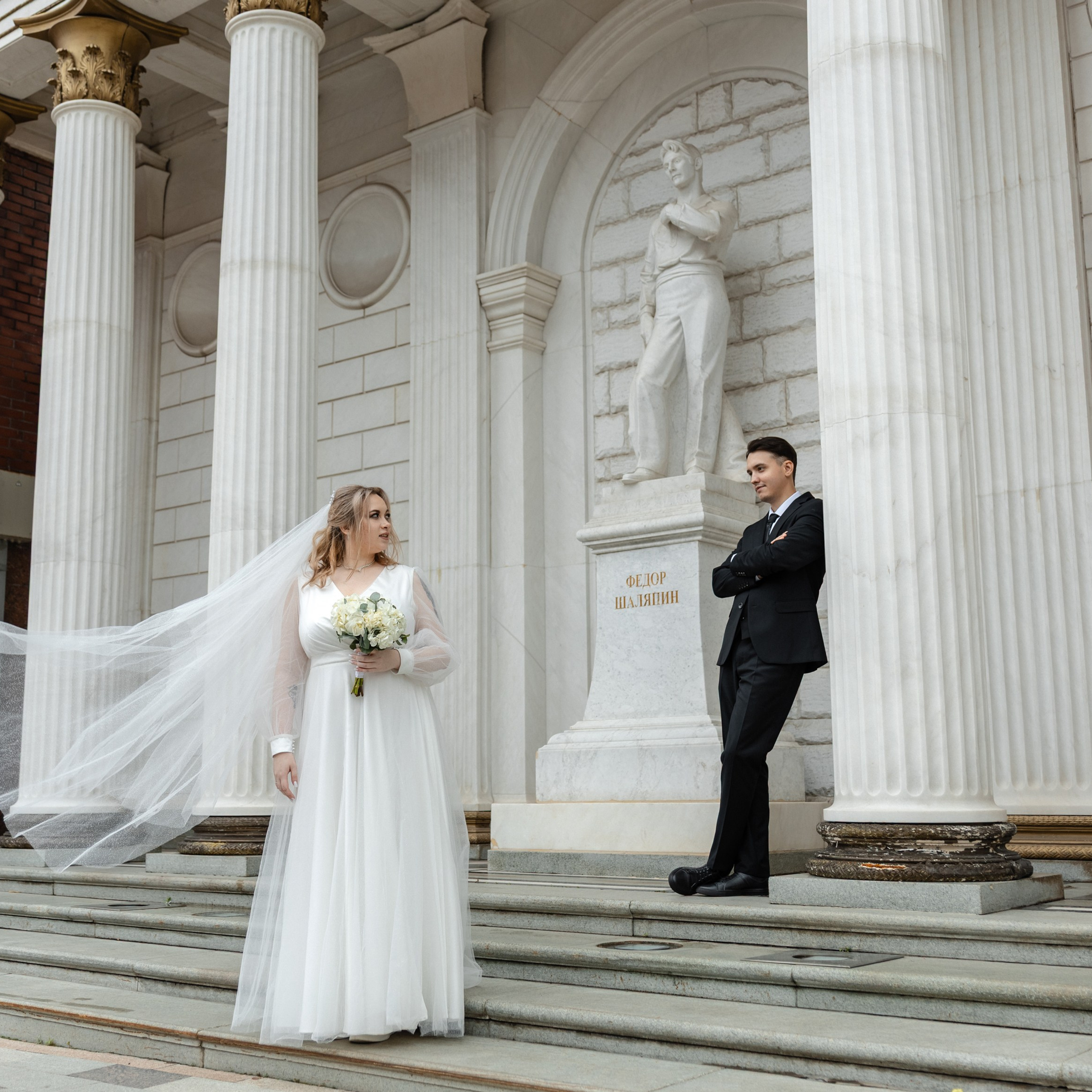 Памятник Ф. И. Шаляпину (Ленина, 14)