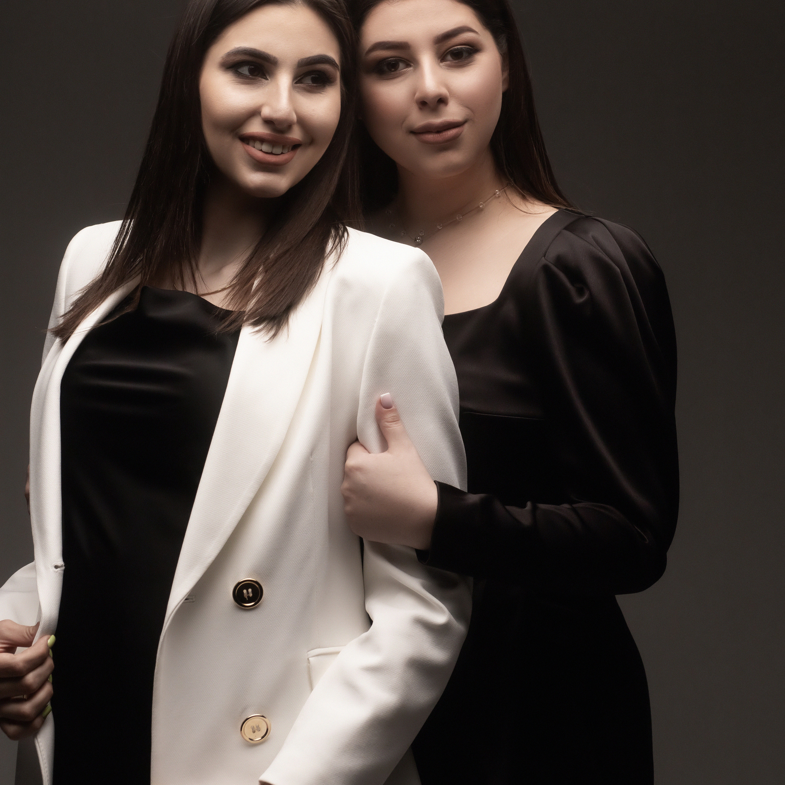 Вика и Кристина