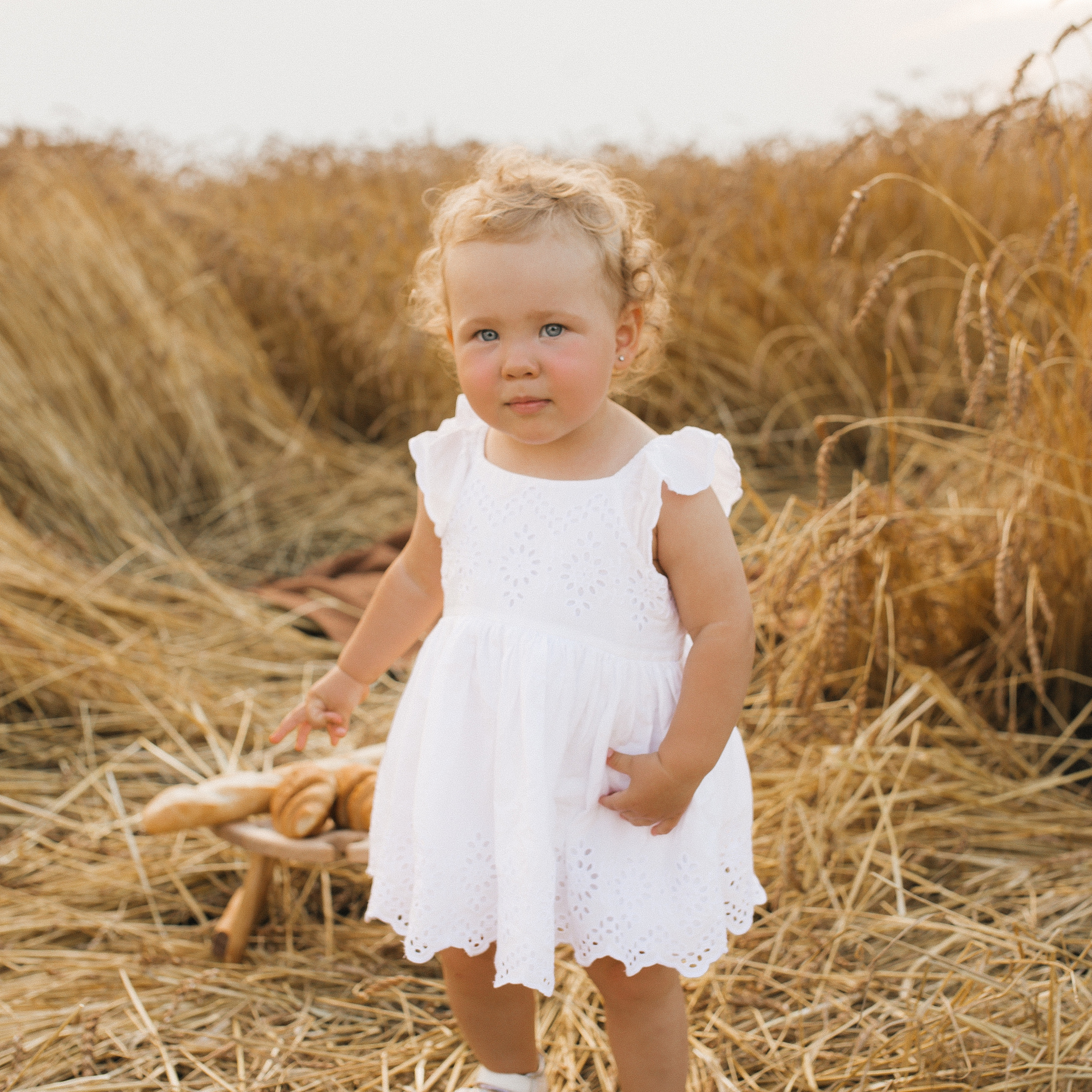 Вика Саша Алиса поле