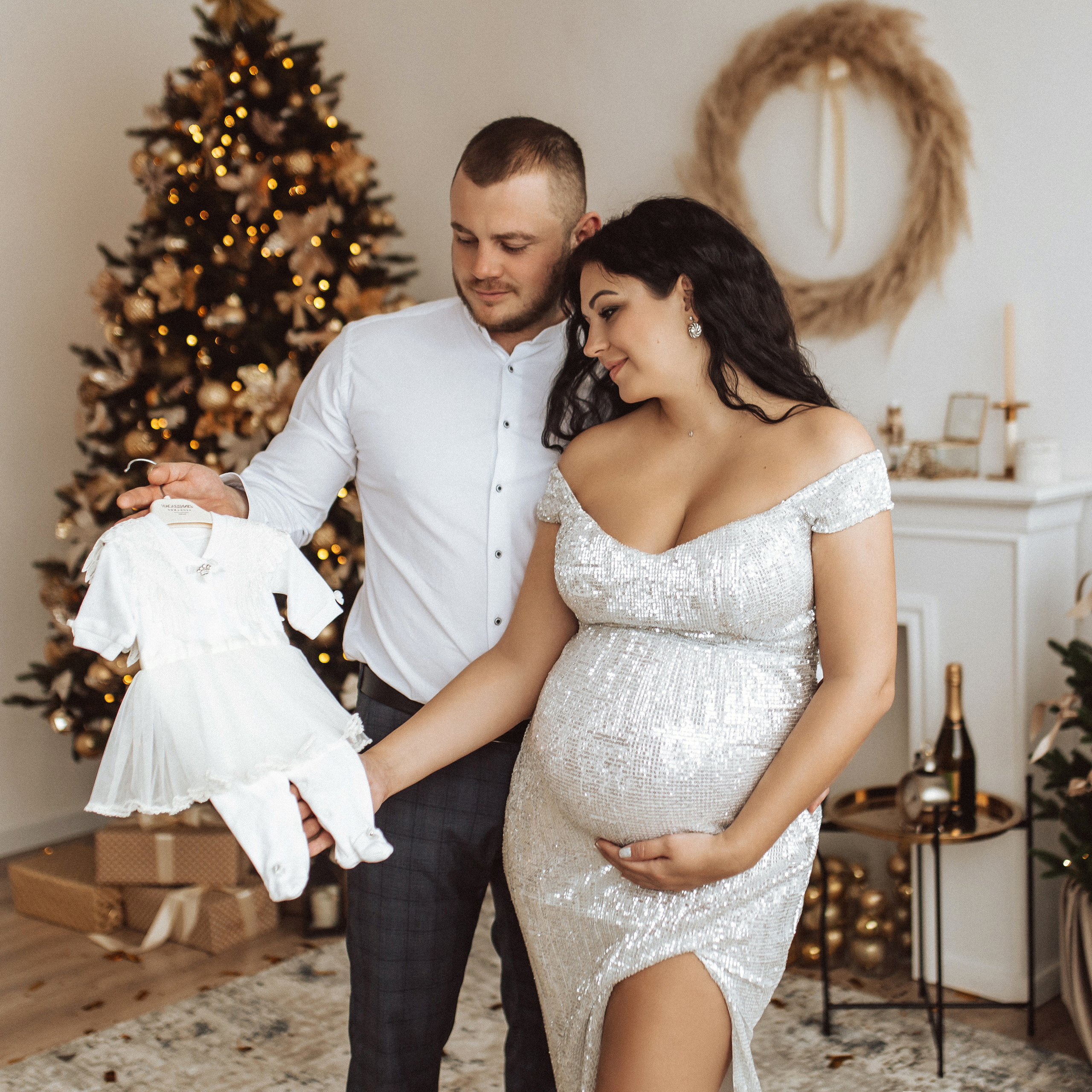 Фотосессия беременности в студии white hall