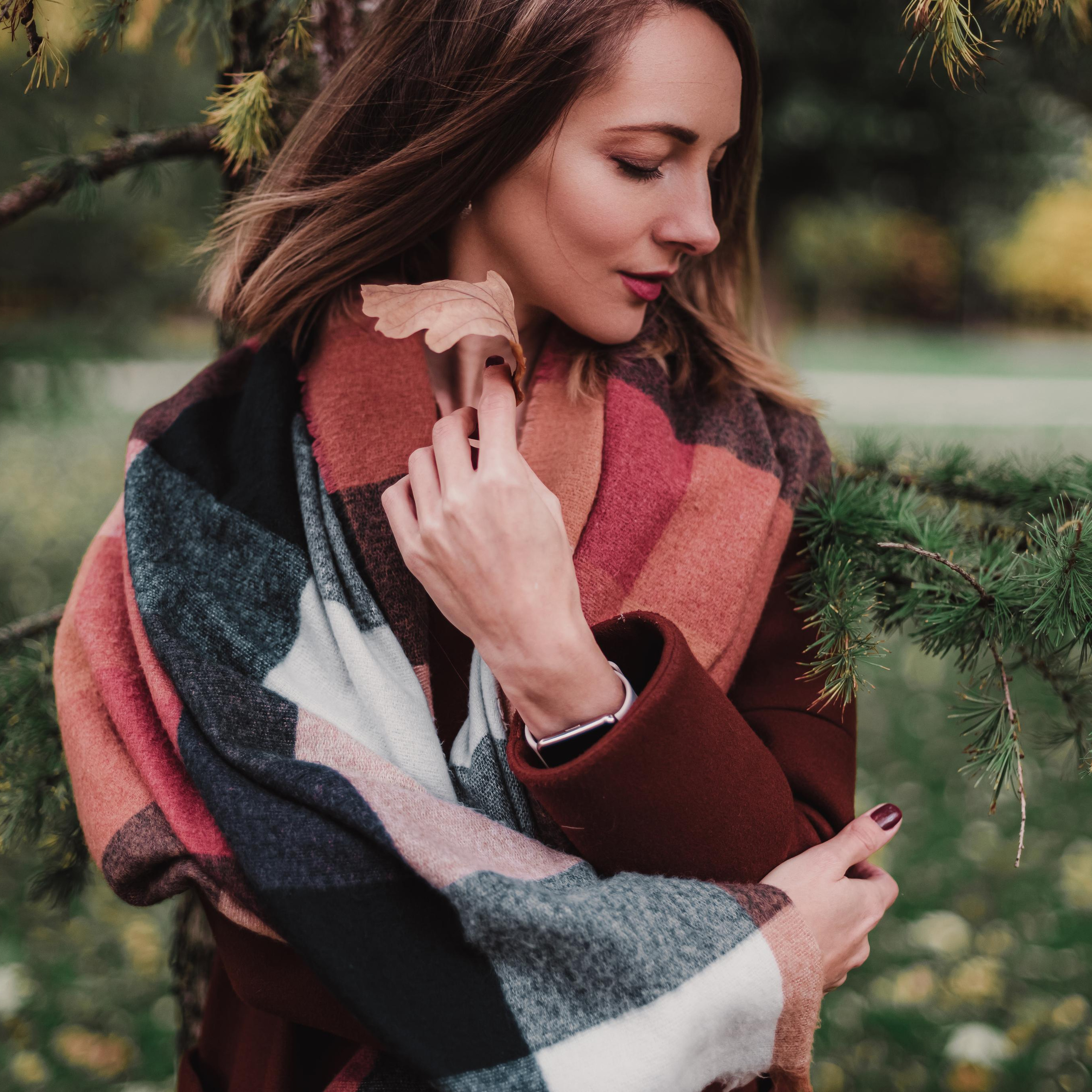 Кутаясь в осень