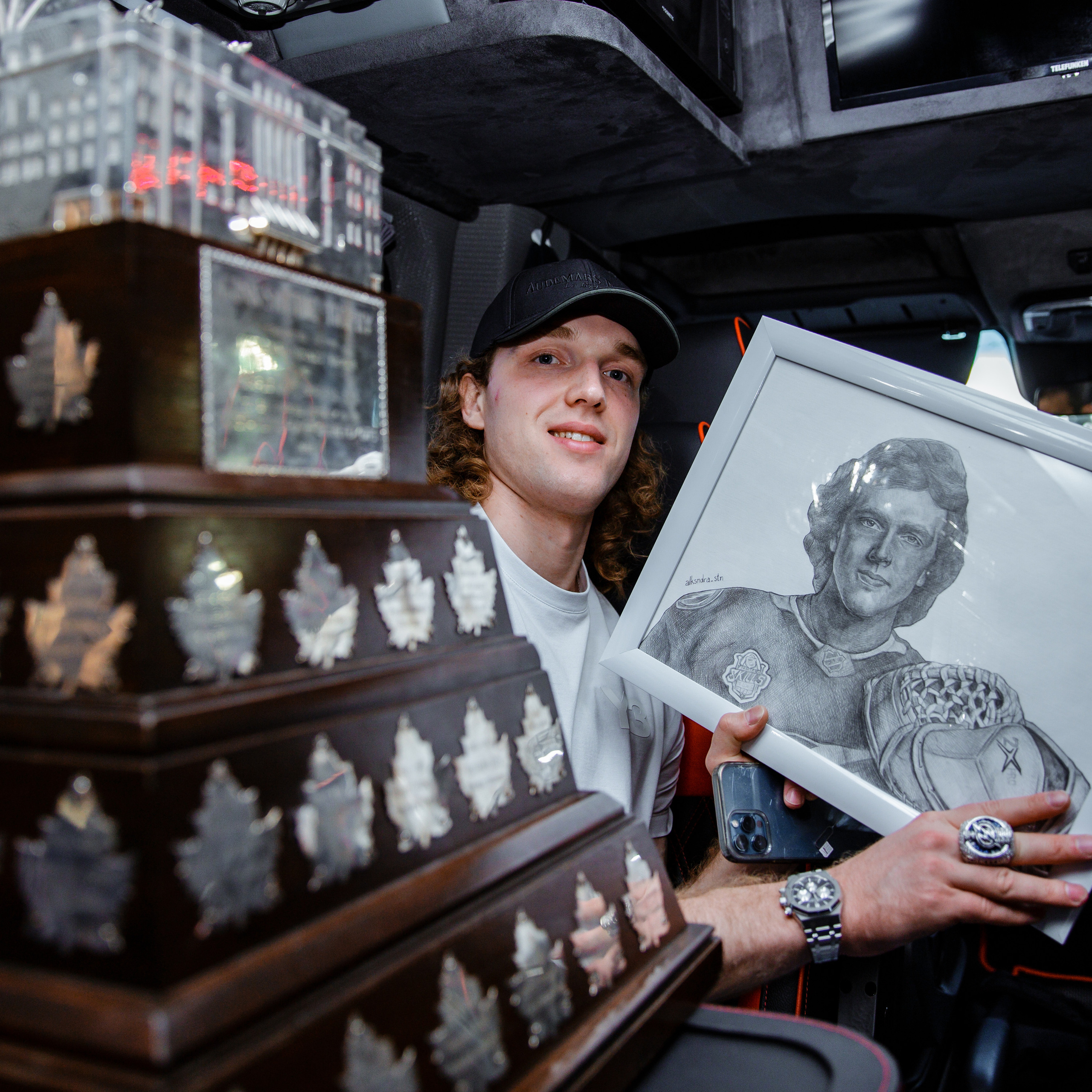 11.09.2021 Андрей Василевский с главным трофеем NHL в Уфе.