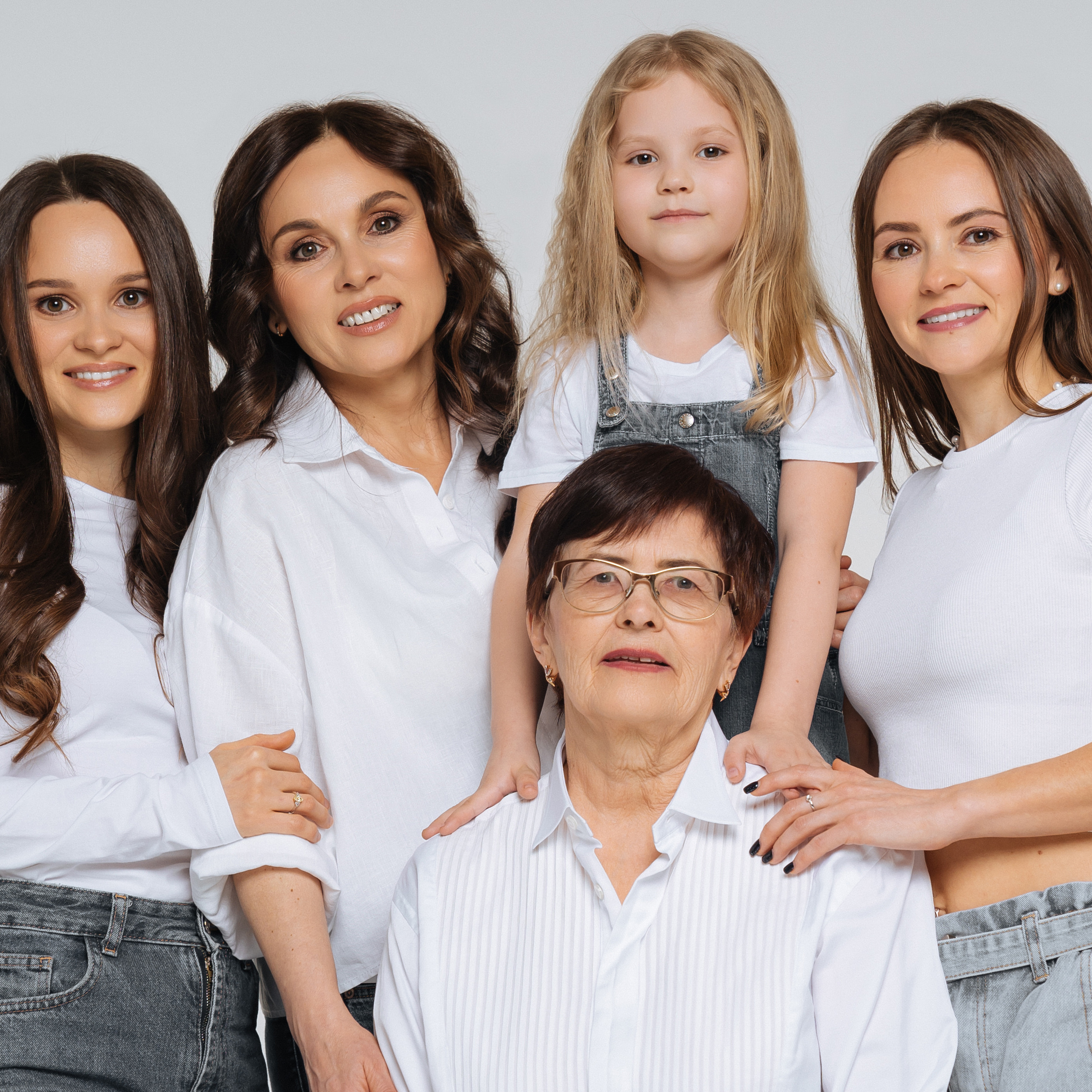 Александра и компания