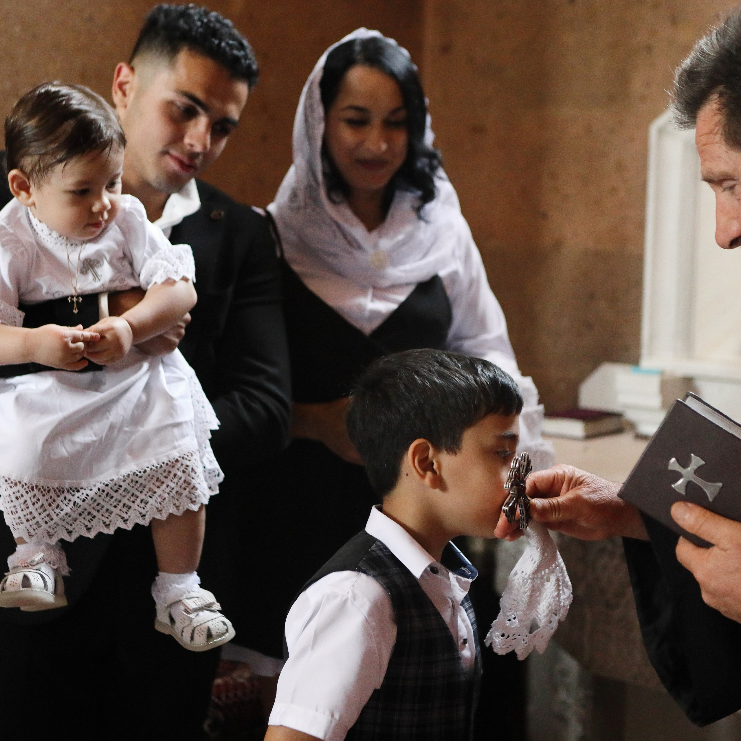 Таинство Крещения в Армянской церкви. Коммерческий фотограф Яна Беличенко Анапа Краснодарский край