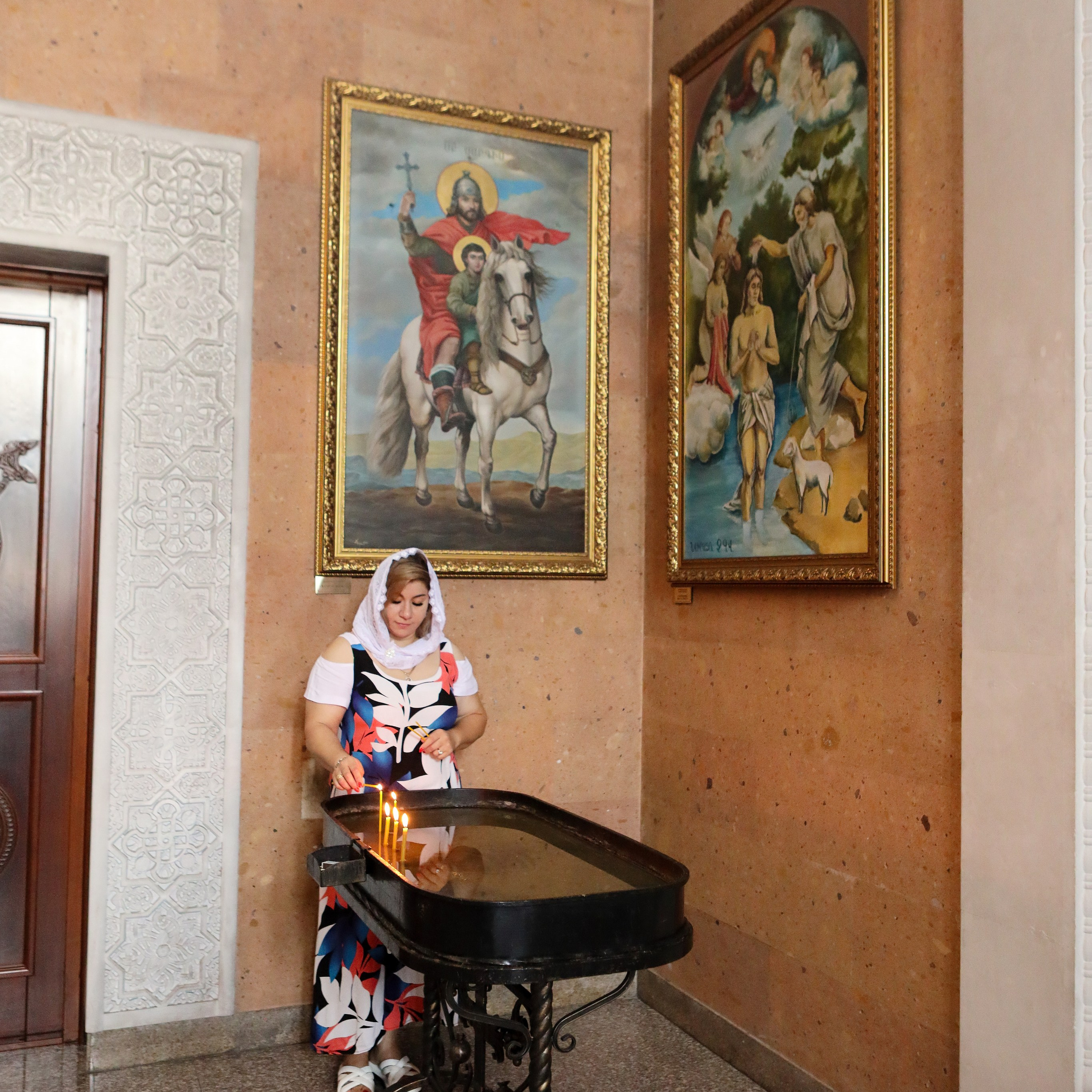 Таинство Крещения в Армянской церкви. Коммерческий фотограф Яна Беличенко Анапа Краснодарский край