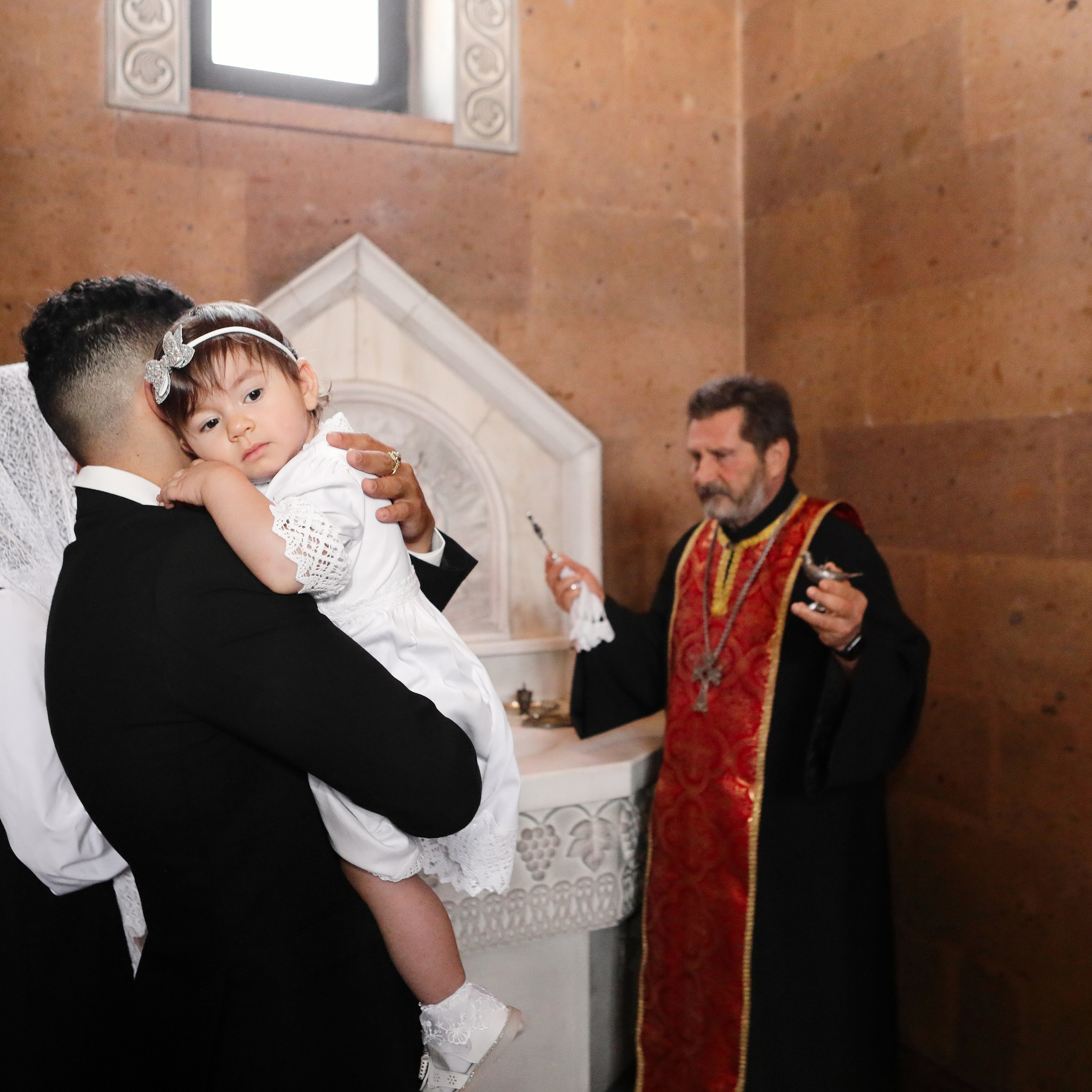 Таинство Крещения в Армянской церкви. Коммерческий фотограф Яна Беличенко Анапа Краснодарский край