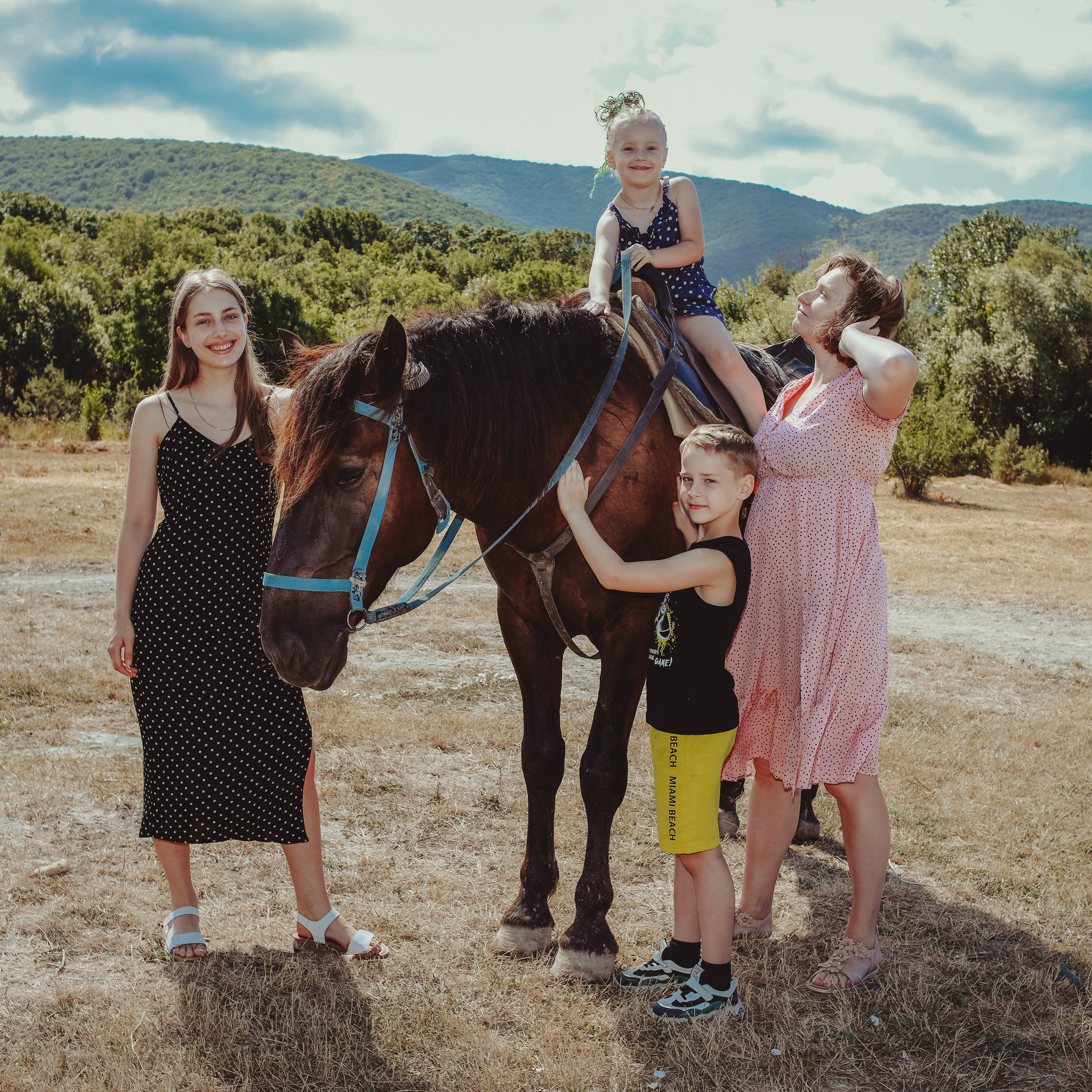 Карина и компания. Коммерческий фотограф Яна Беличенко Анапа Краснодарский край