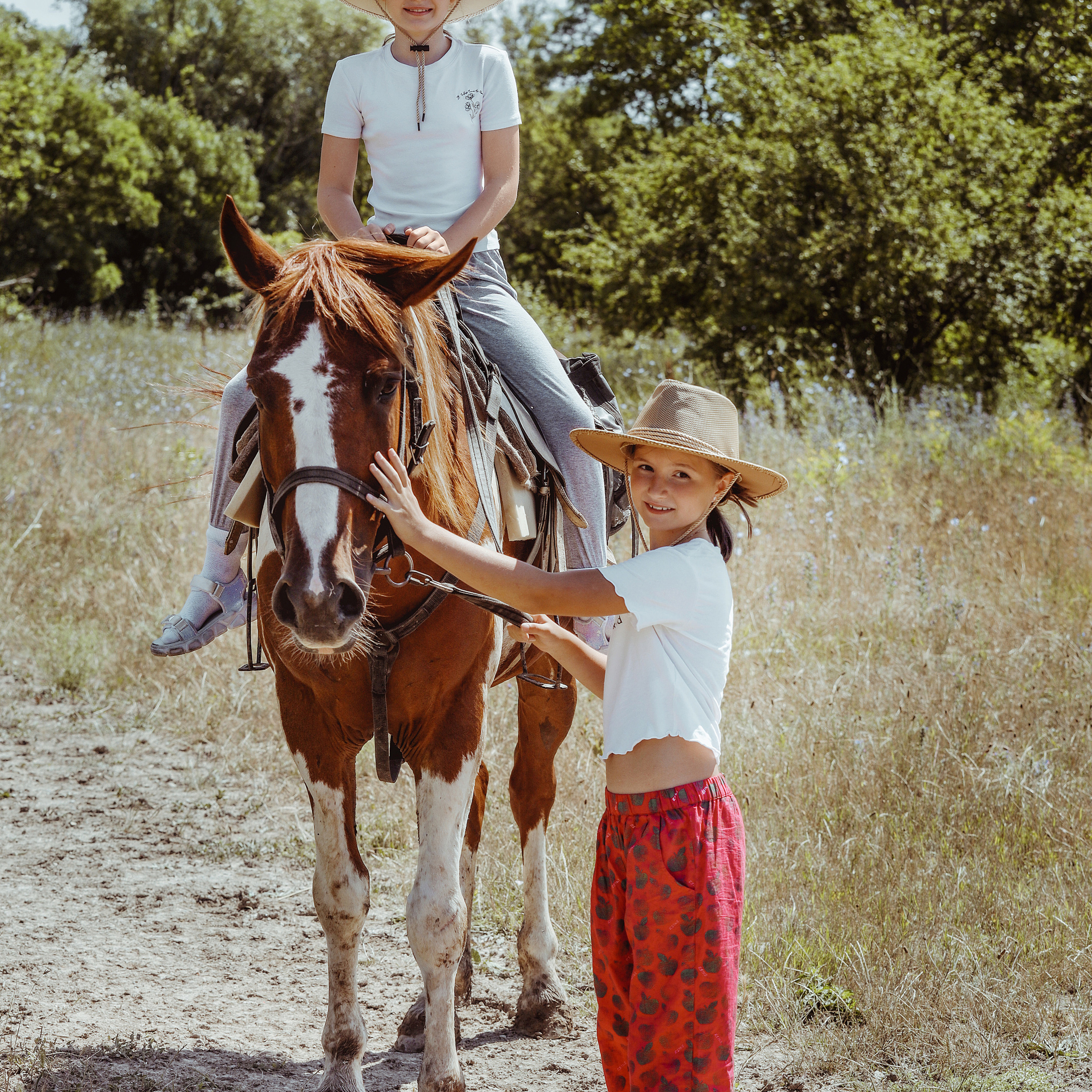 Две сестрички. Коммерческий фотограф Яна Беличенко Анапа Краснодарский край