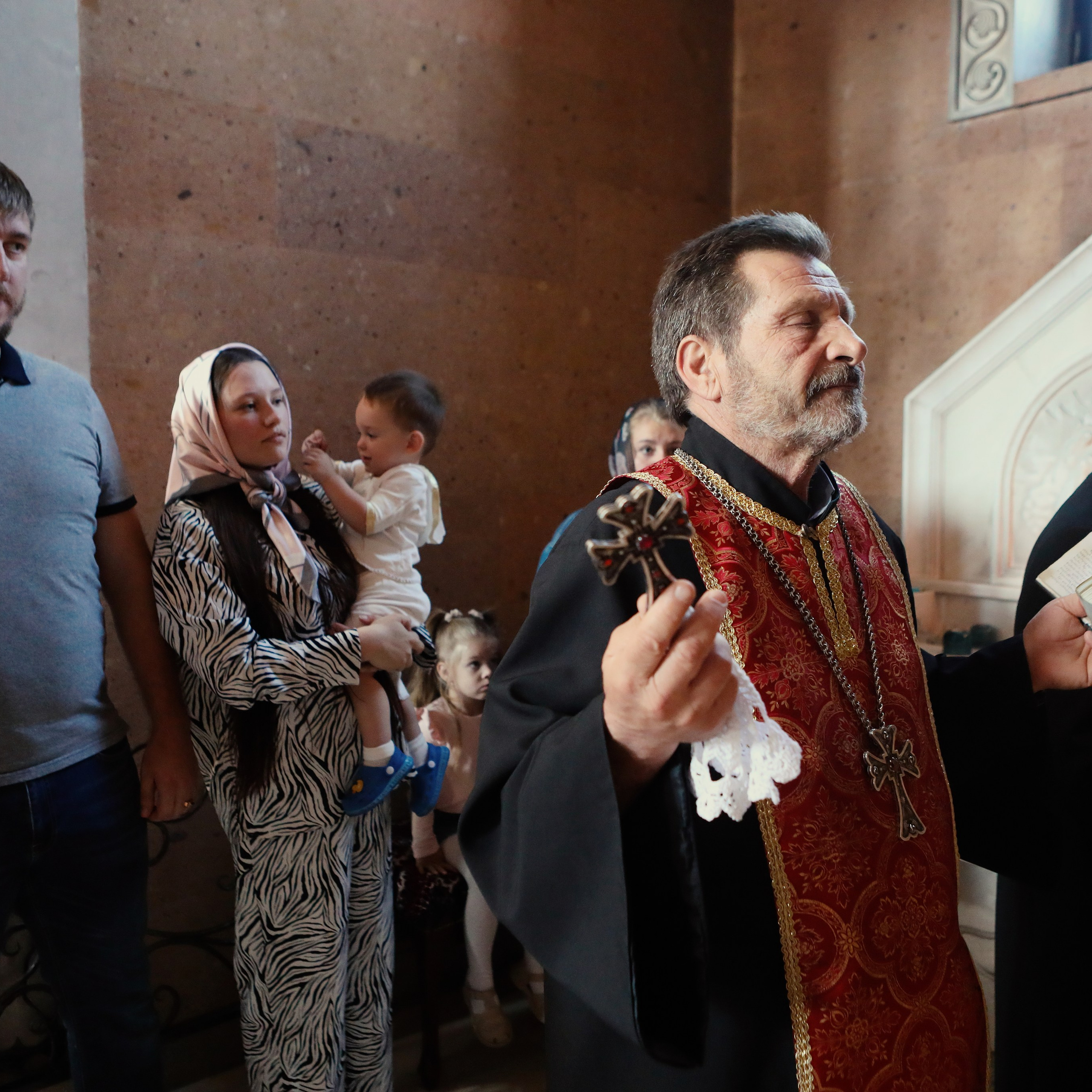 Таинство Крещения в Армянской церкви. Коммерческий фотограф Яна Беличенко Анапа Краснодарский край