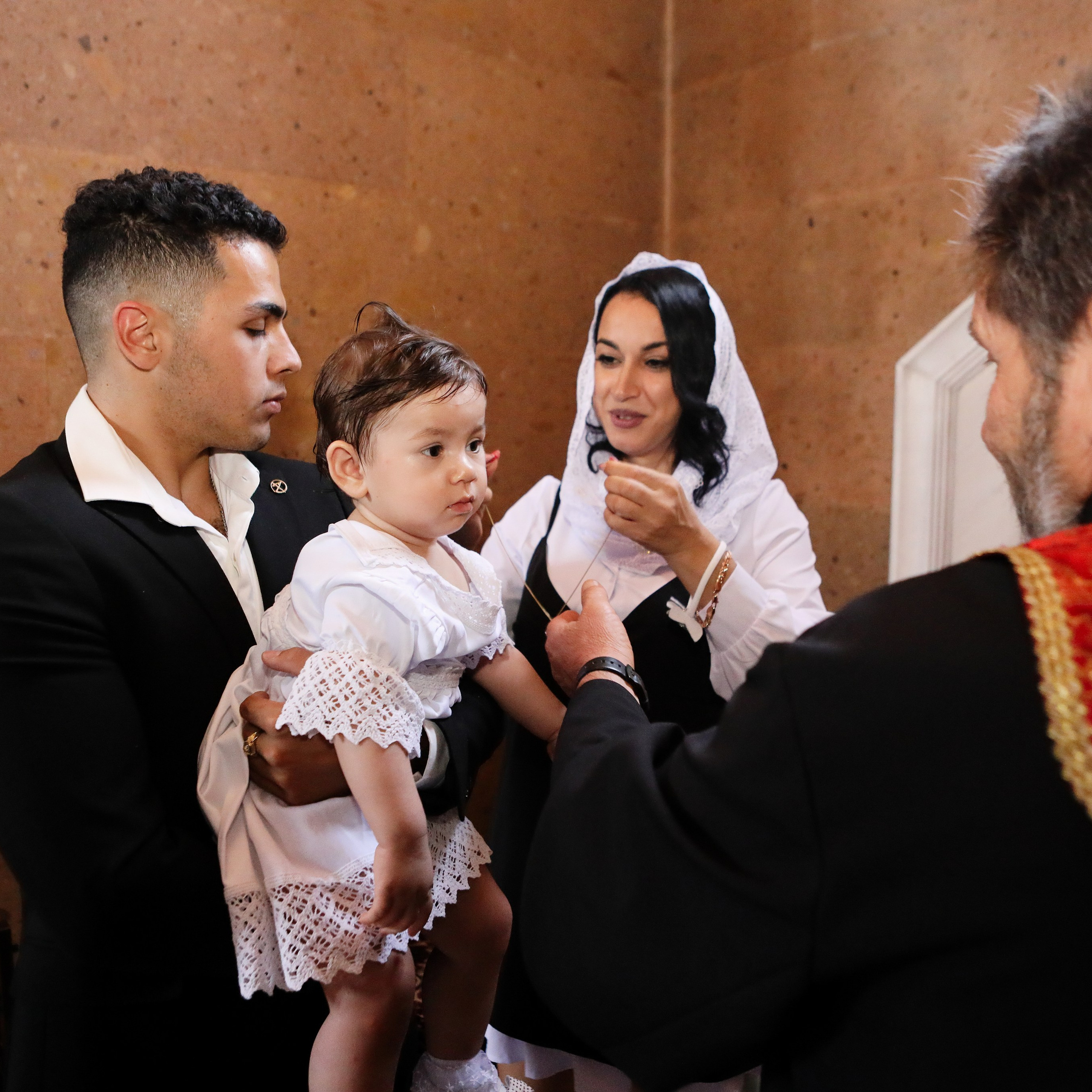 Таинство Крещения в Армянской церкви. Коммерческий фотограф Яна Беличенко Анапа Краснодарский край