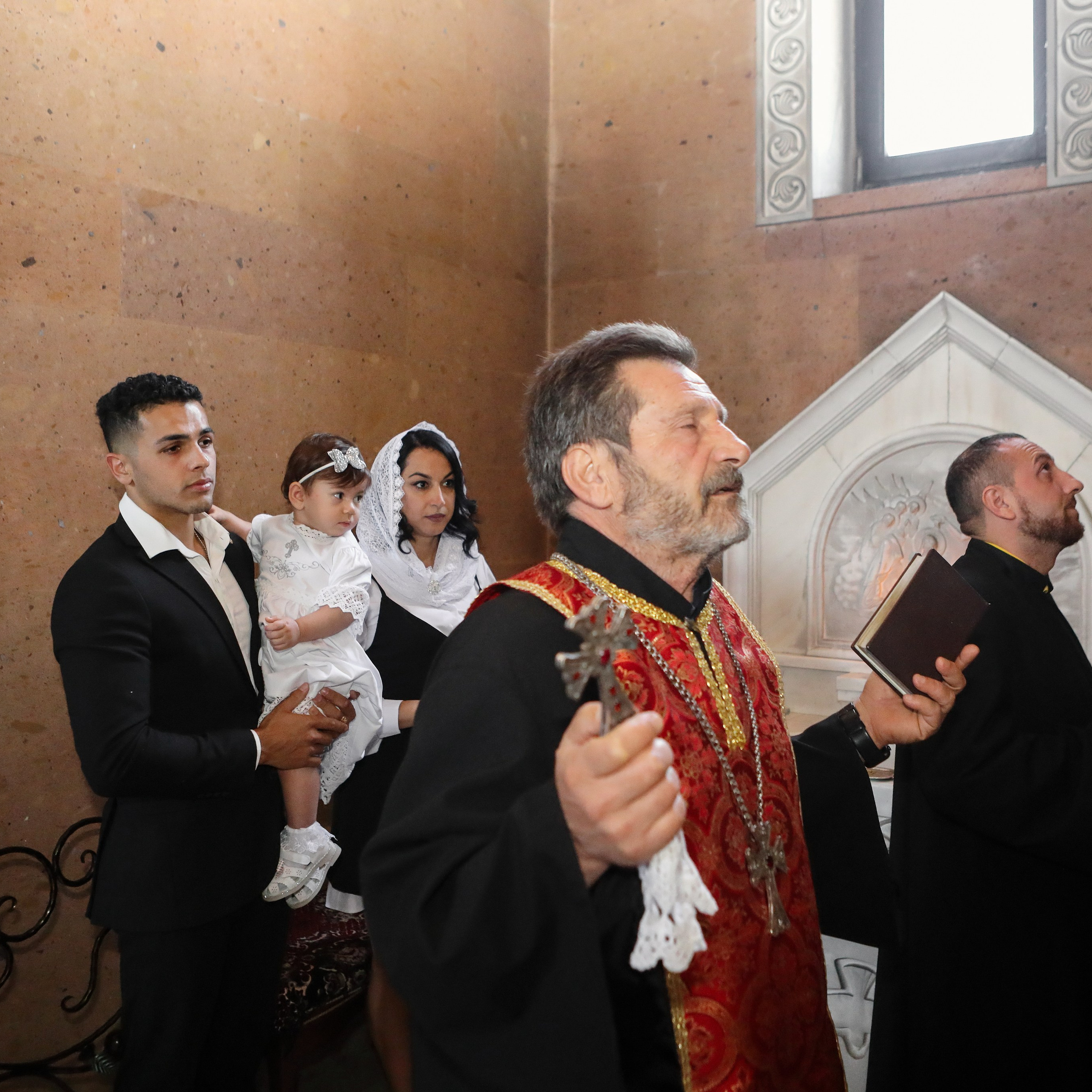 Таинство Крещения в Армянской церкви. Коммерческий фотограф Яна Беличенко Анапа Краснодарский край