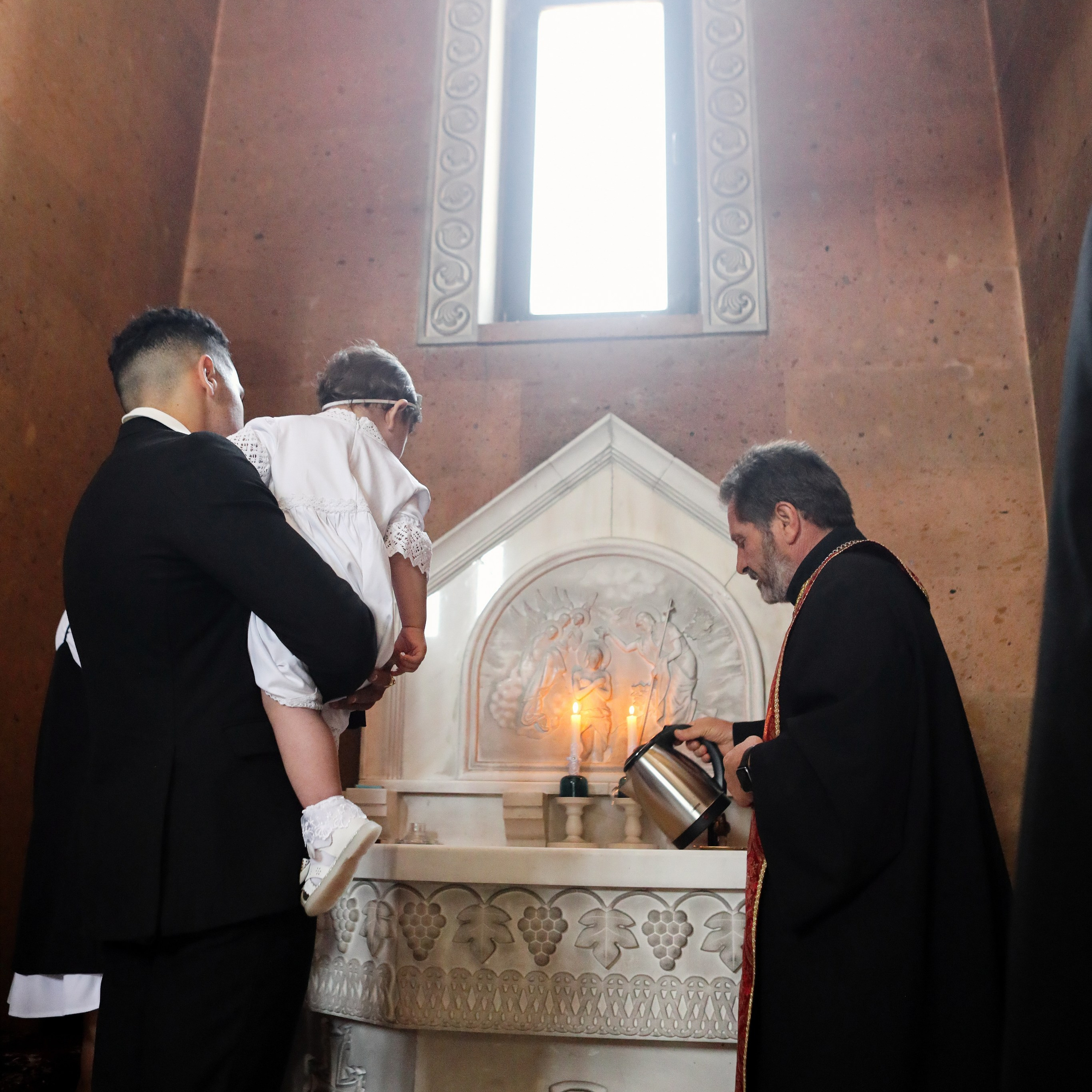 Таинство Крещения в Армянской церкви. Коммерческий фотограф Яна Беличенко Анапа Краснодарский край