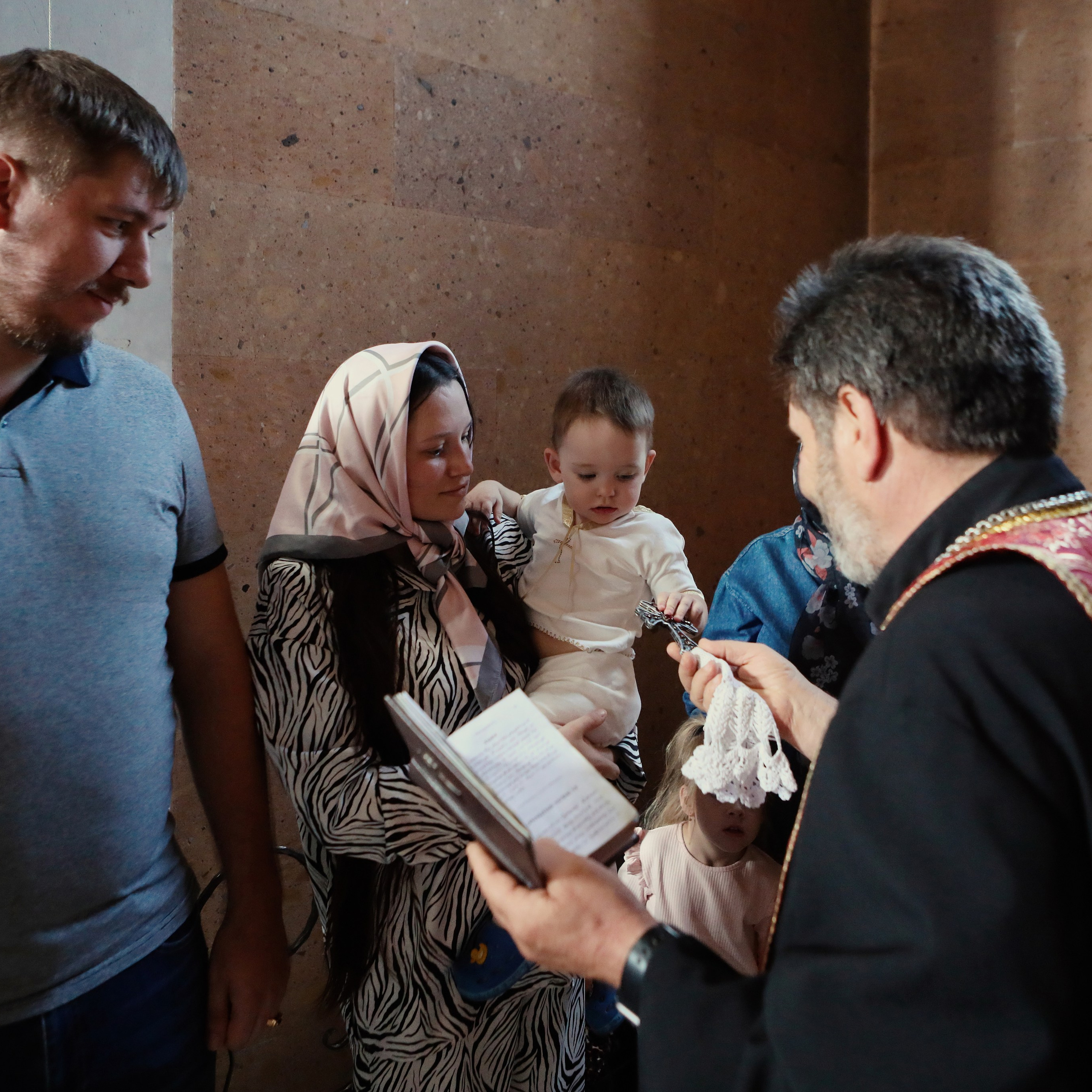 Таинство Крещения в Армянской церкви. Коммерческий фотограф Яна Беличенко Анапа Краснодарский край