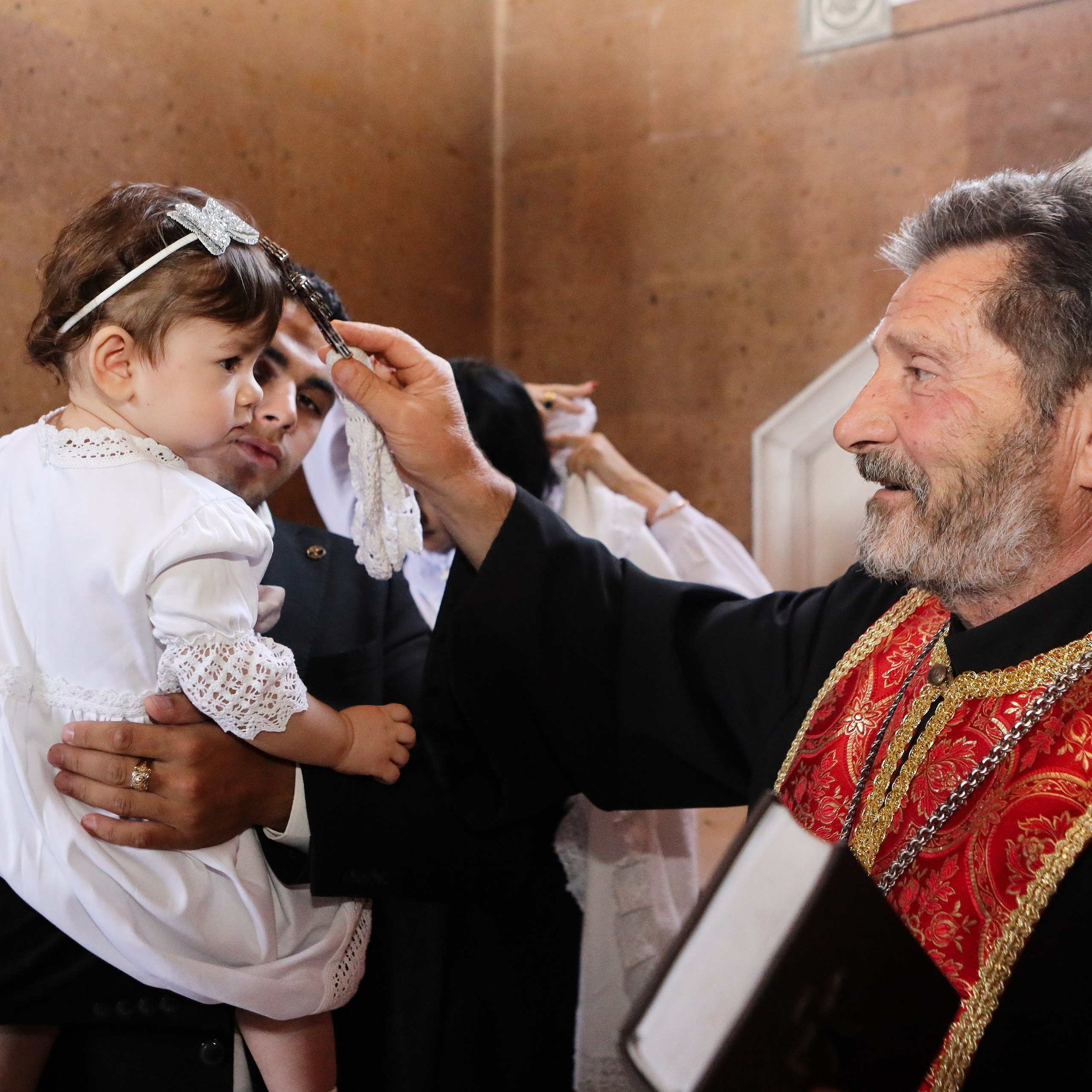 Таинство Крещения в Армянской церкви. Коммерческий фотограф Яна Беличенко Анапа Краснодарский край