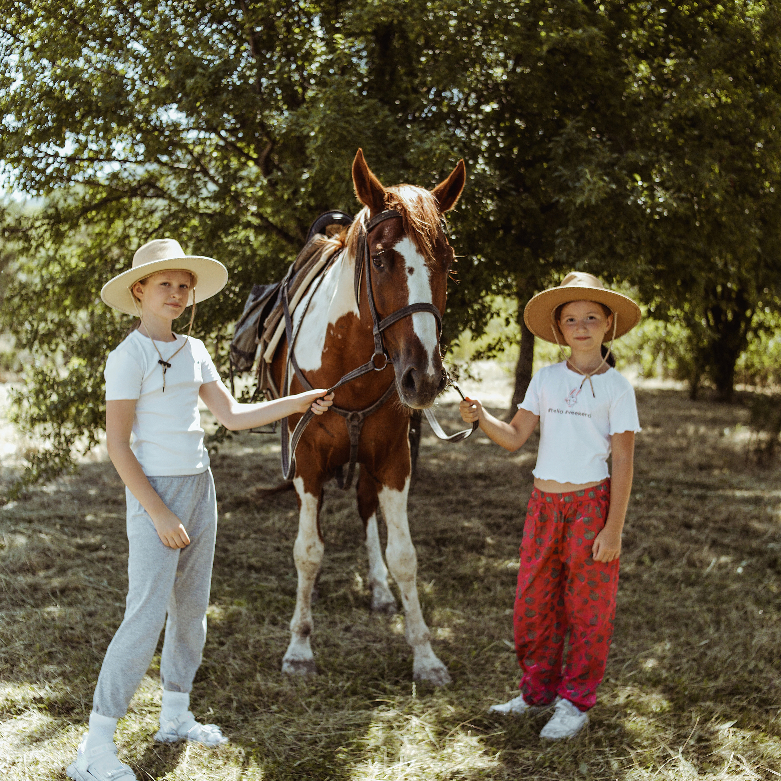 Две сестрички. Коммерческий фотограф Яна Беличенко Анапа Краснодарский край