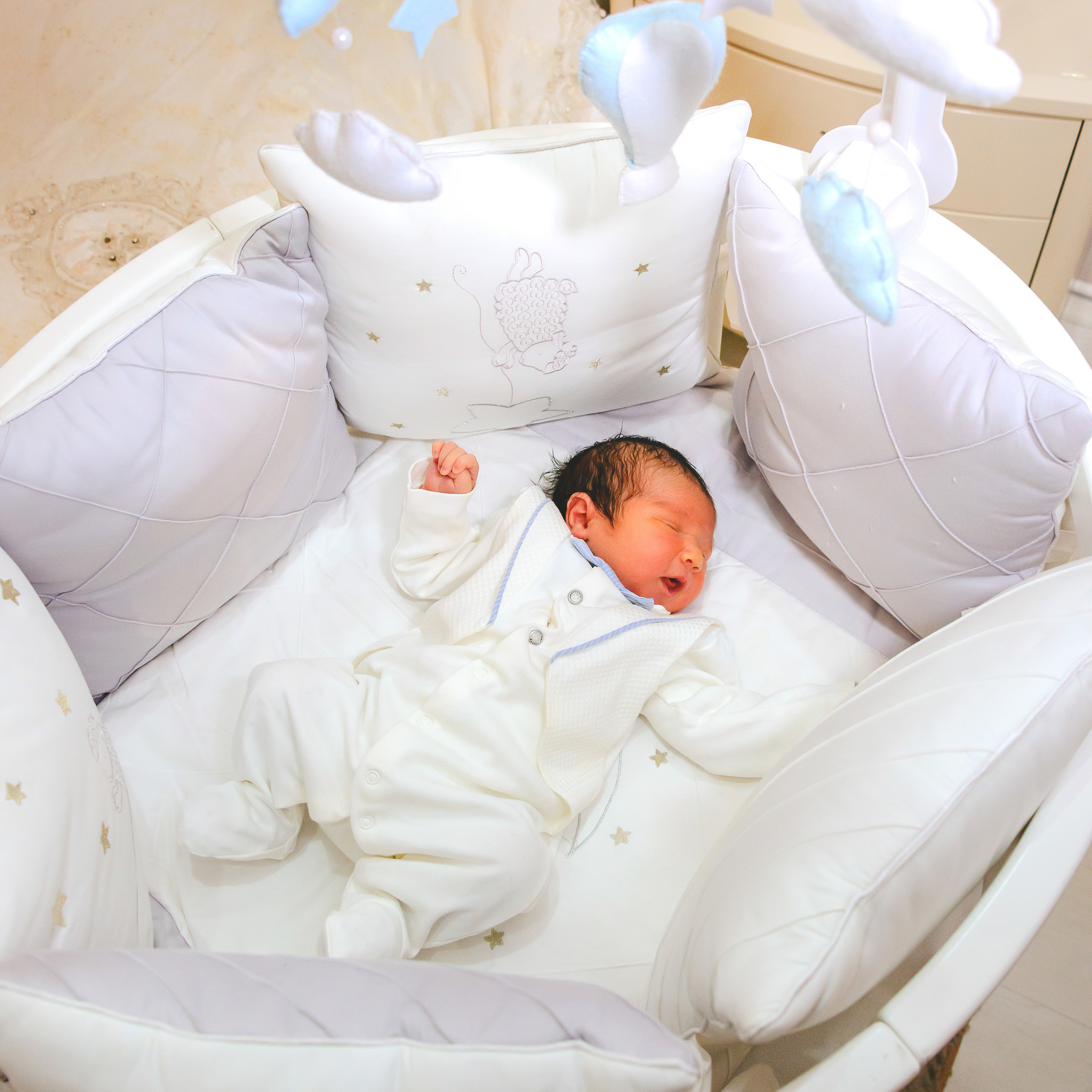 Ньюборн, имянаречение, выписка из роддома