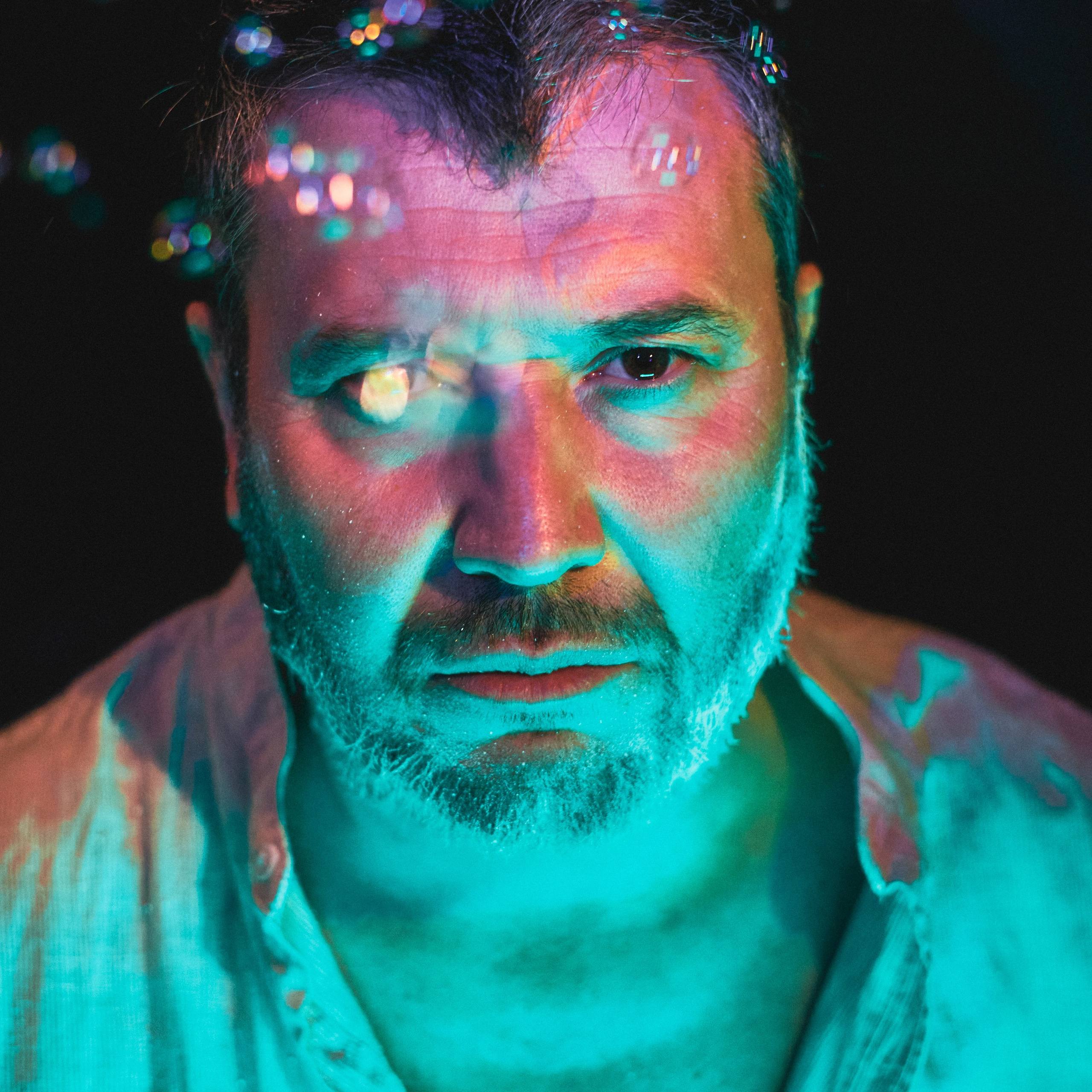 Мужской портрет с цветным освещением. Visual artist (photo & arts)