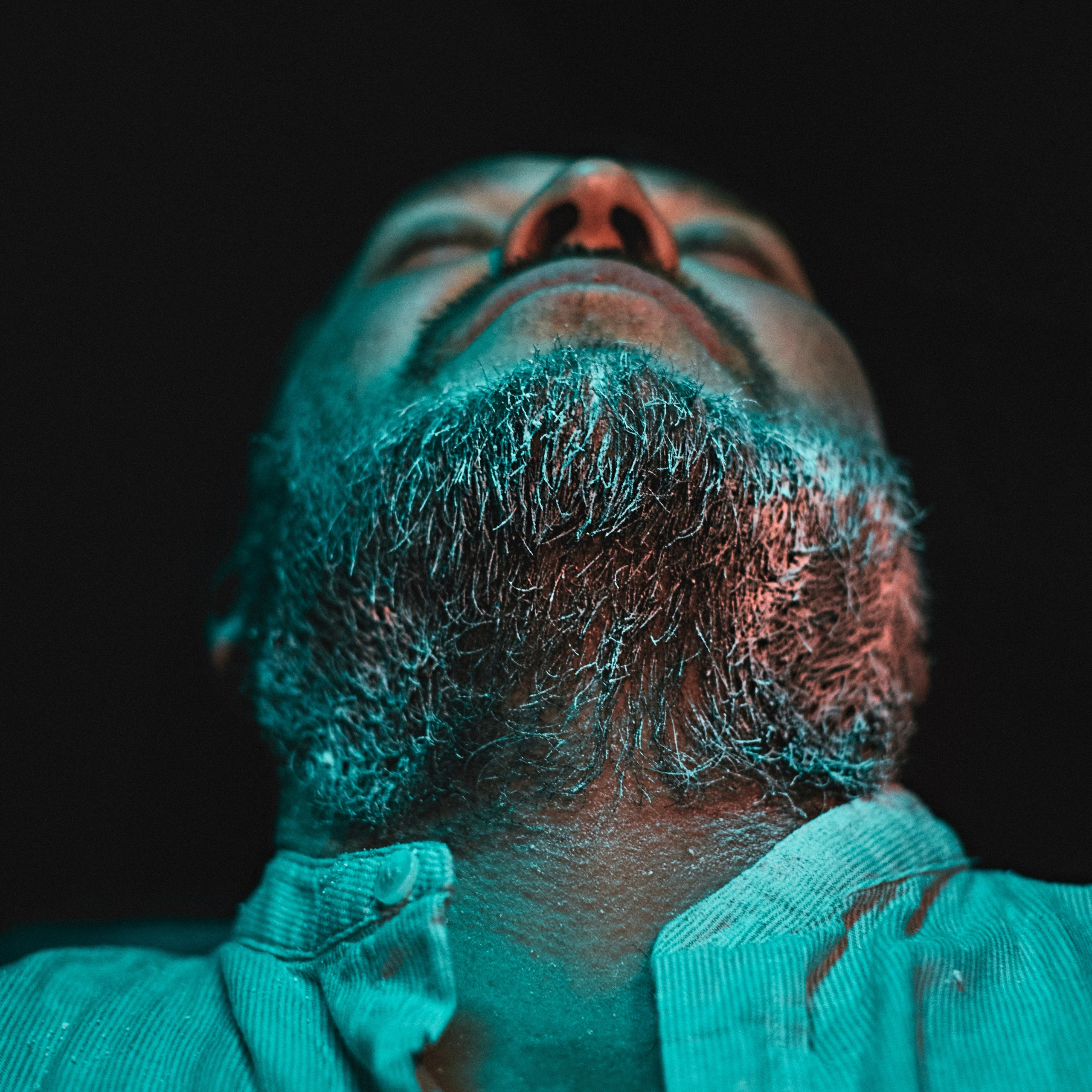 Мужской портрет с цветным освещением. Visual artist (photo & arts)