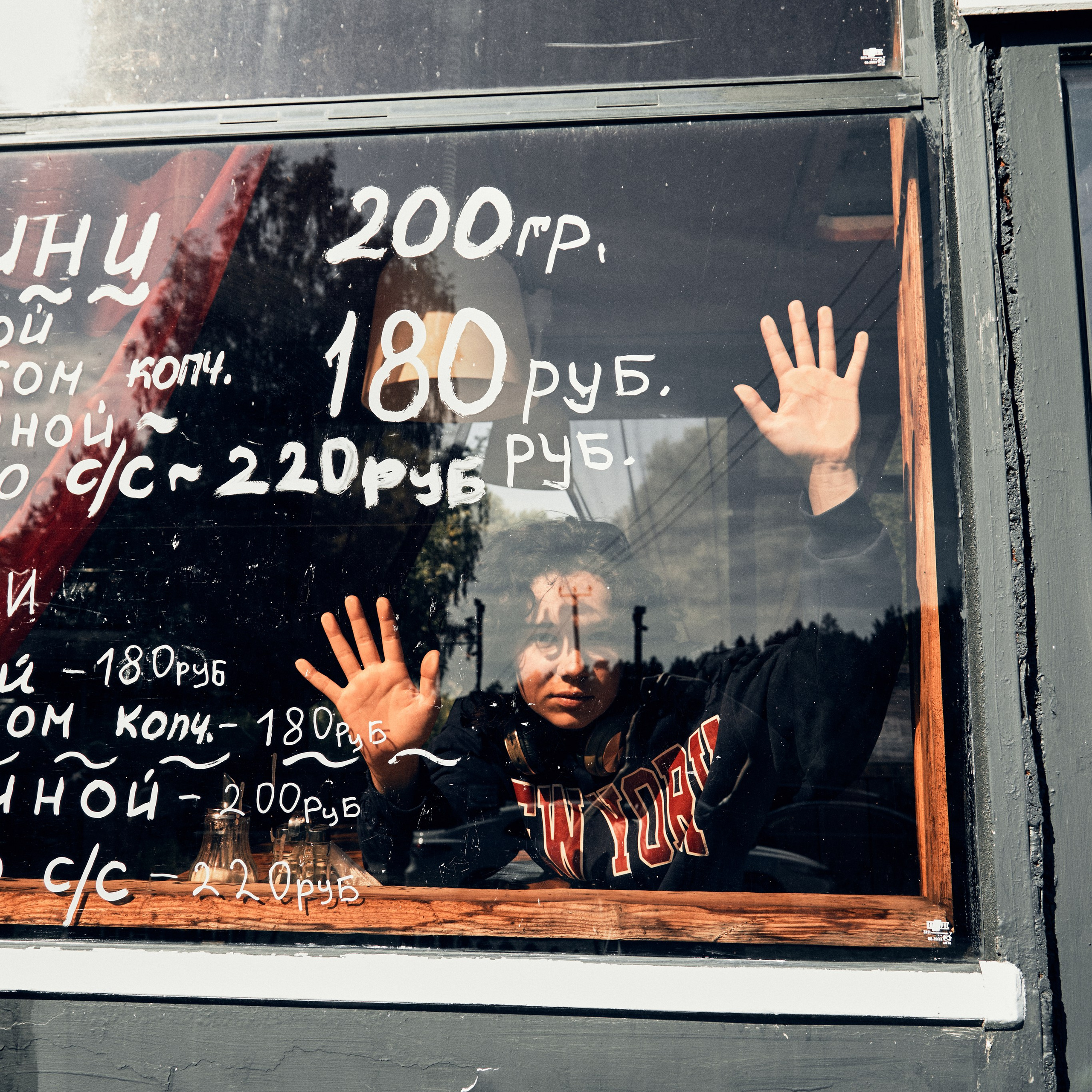 Street photoshoot Bus cafe. Visual artist (photo & arts)