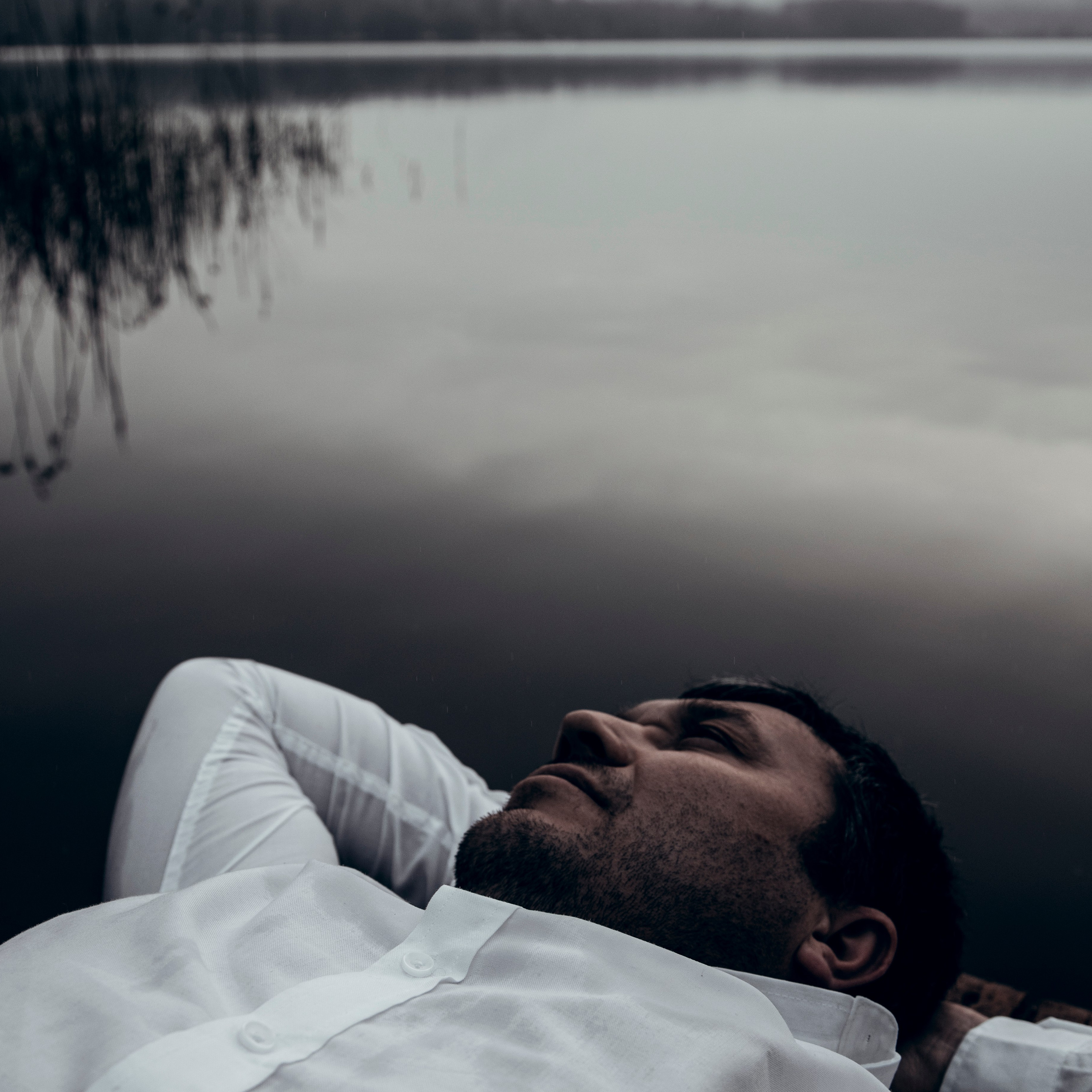 Мужской портрет у воды. Visual artist (photo & arts)