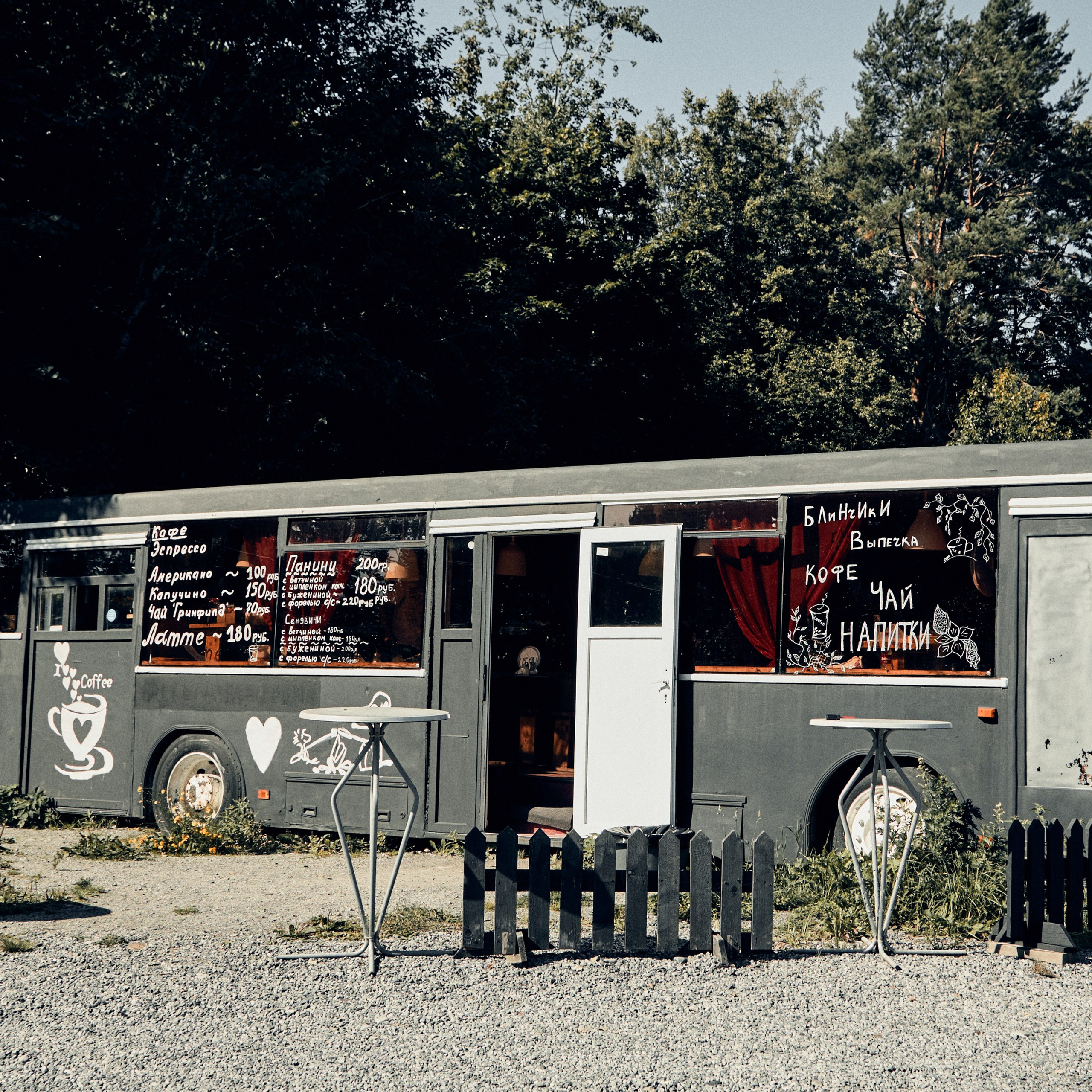 Street photoshoot Bus cafe. Visual artist (photo & arts)