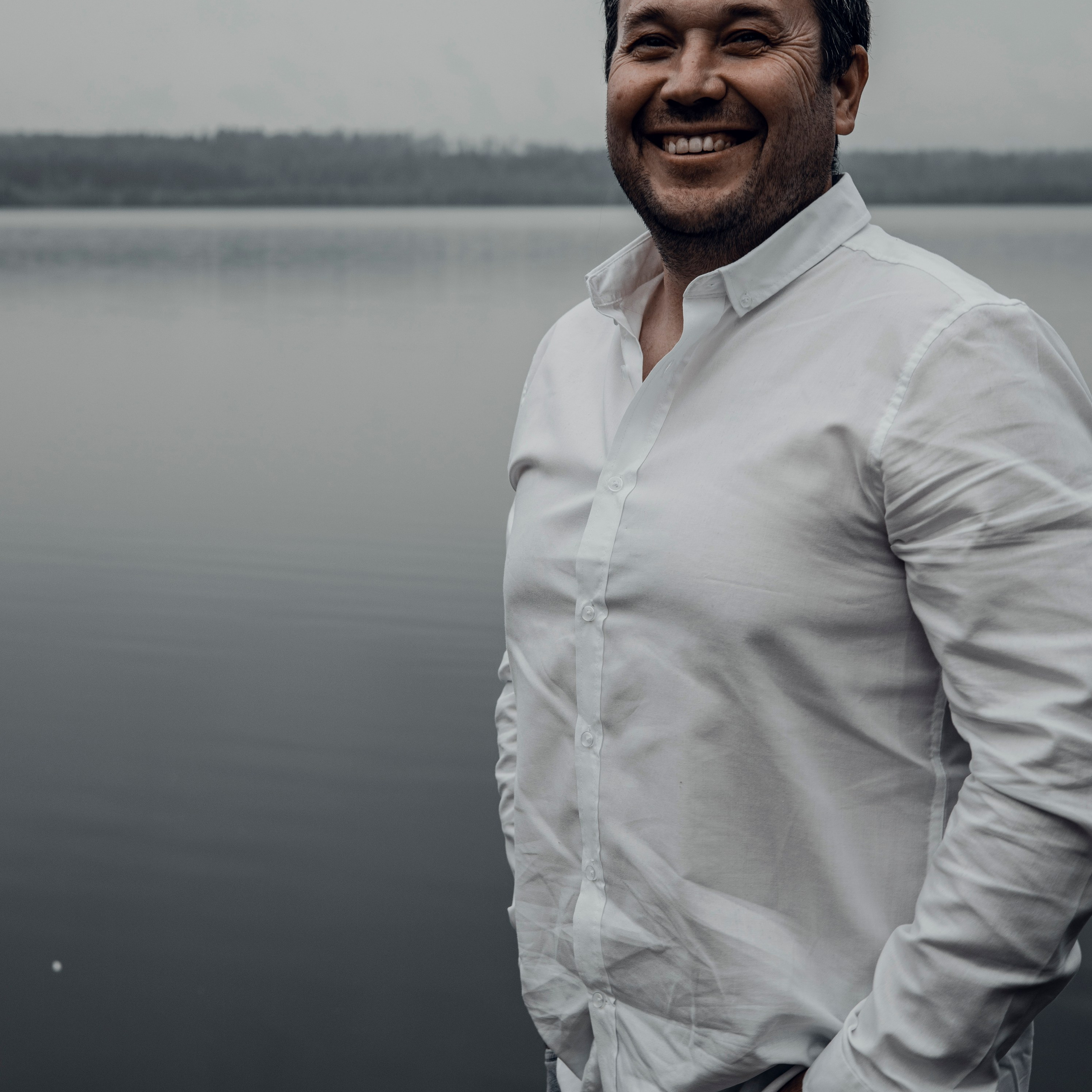 Мужской портрет у воды. Visual artist (photo & arts)