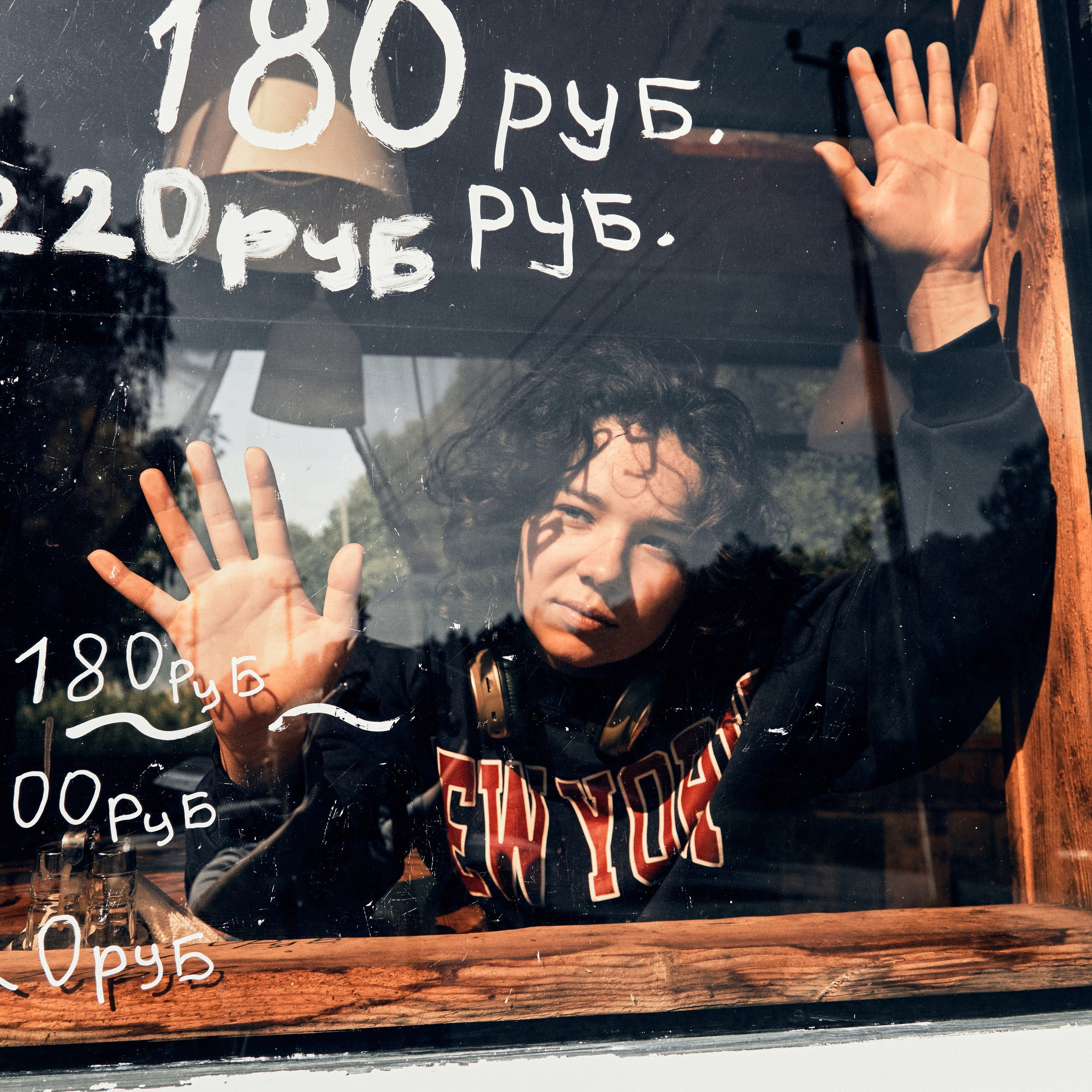 Street photoshoot Bus cafe. Visual artist (photo & arts)