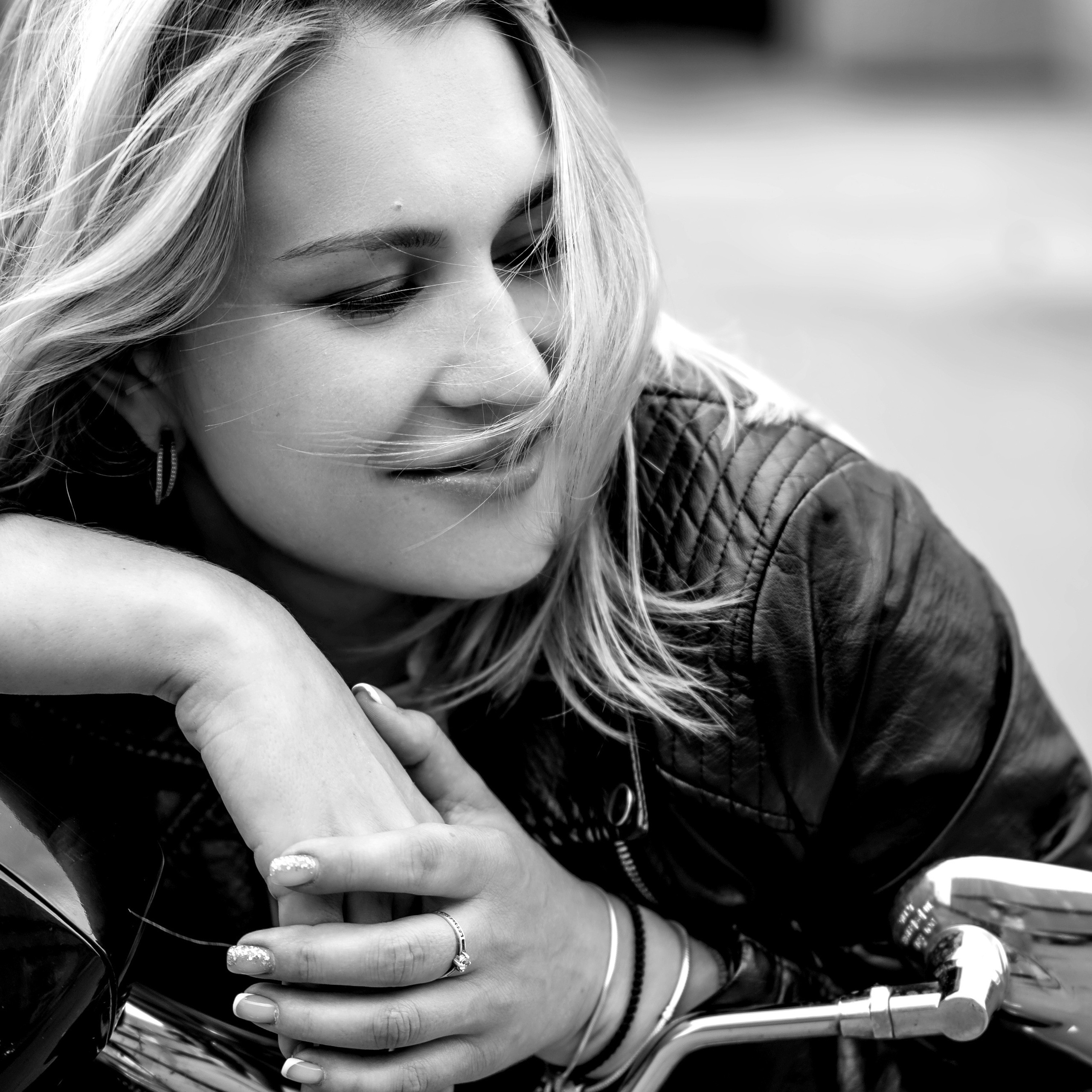 Девушка и мотоцикл