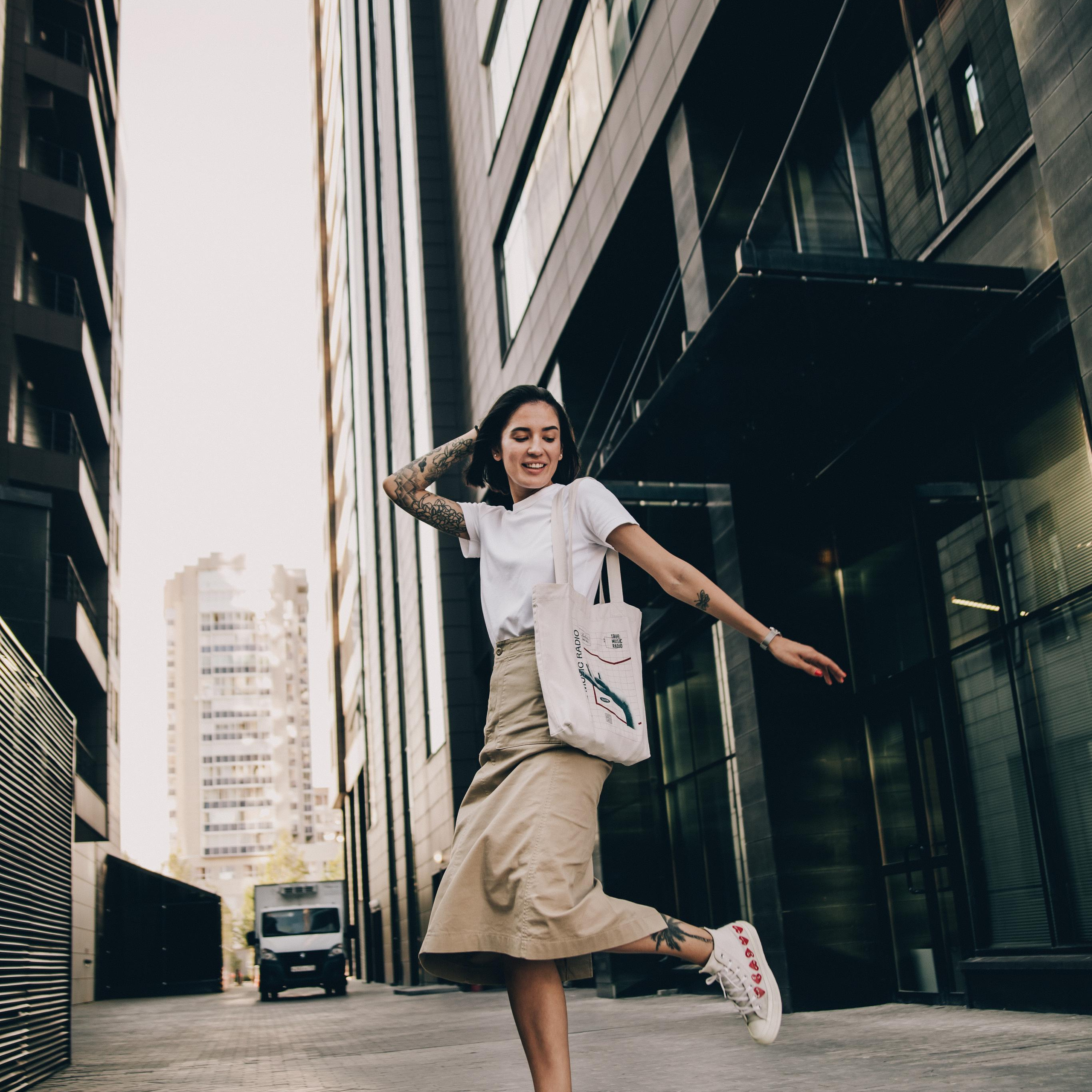 Среди зданий, обнимающих небо