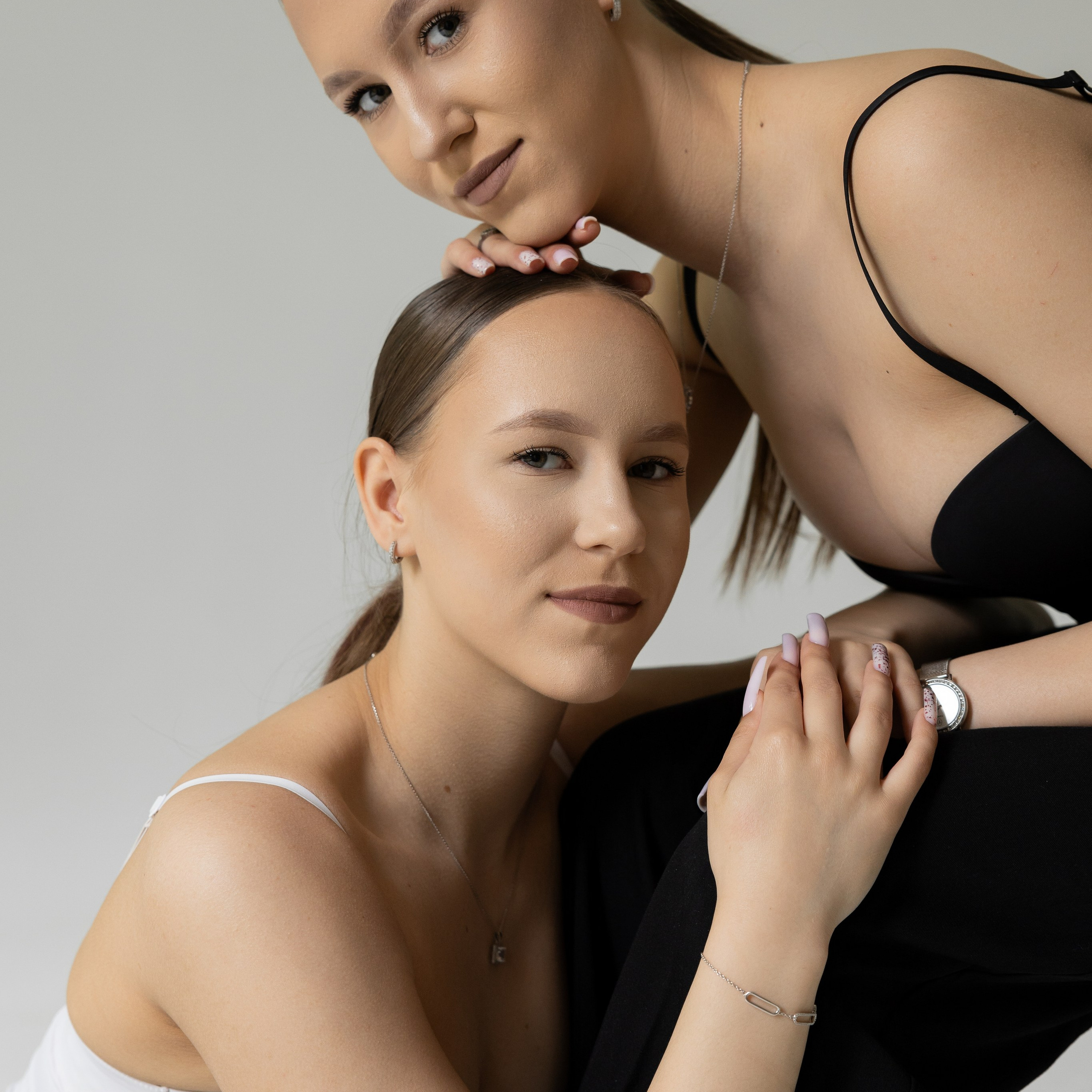 Даша и Вика