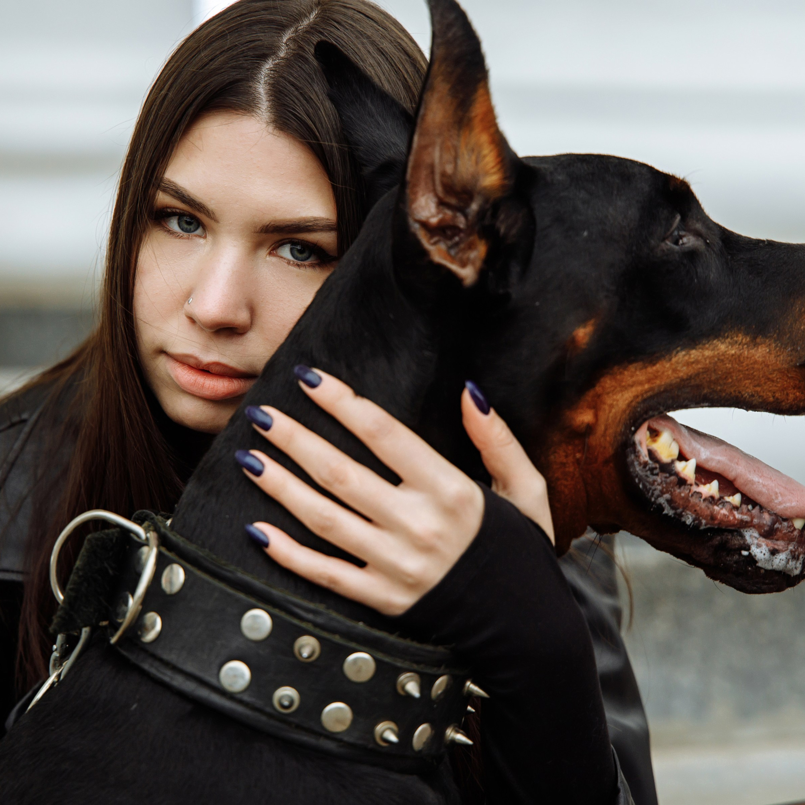 Лера с&nbsp;доберманом