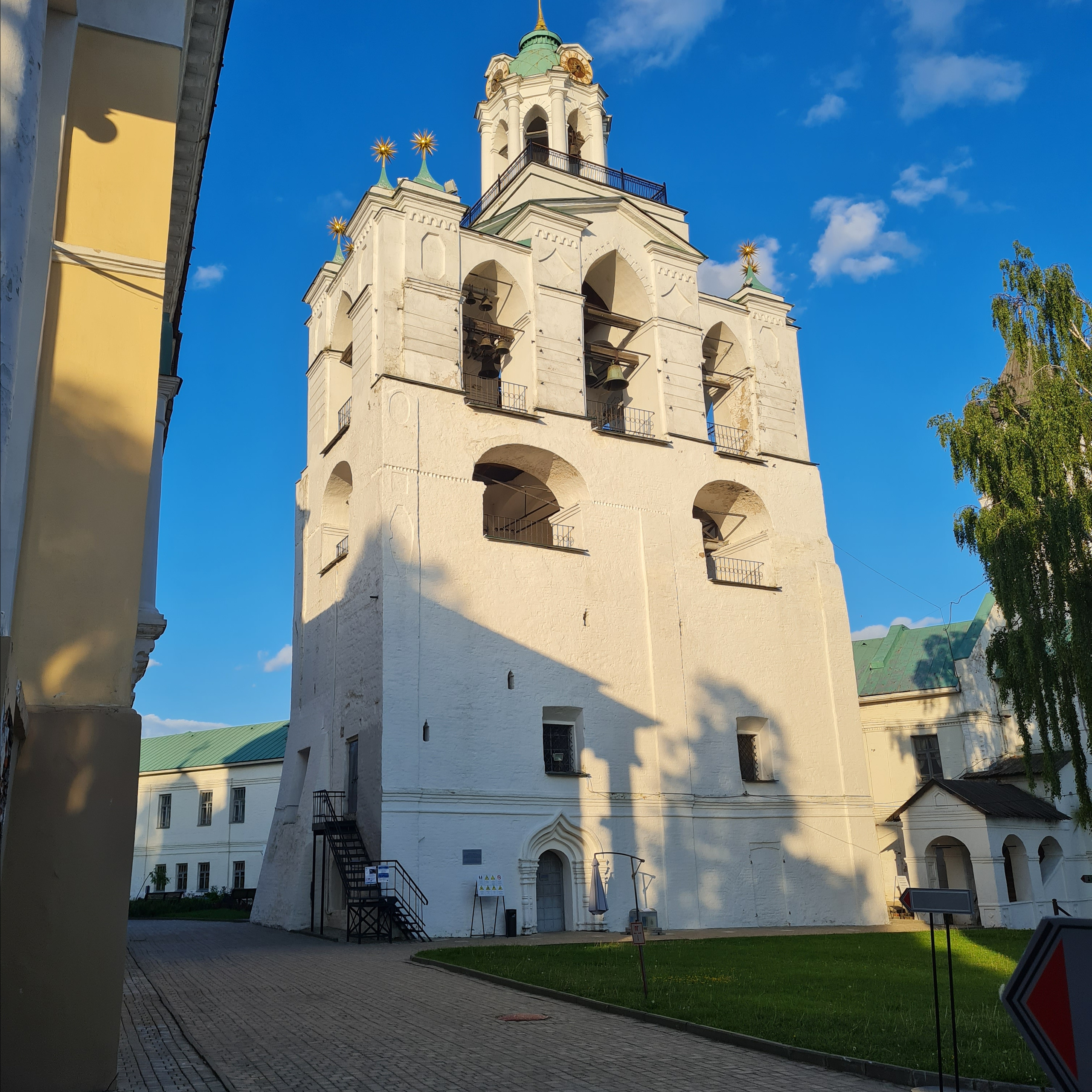 Сергиев Пассат — Ростов — Ярославль — Переславль Залесский. Вижу