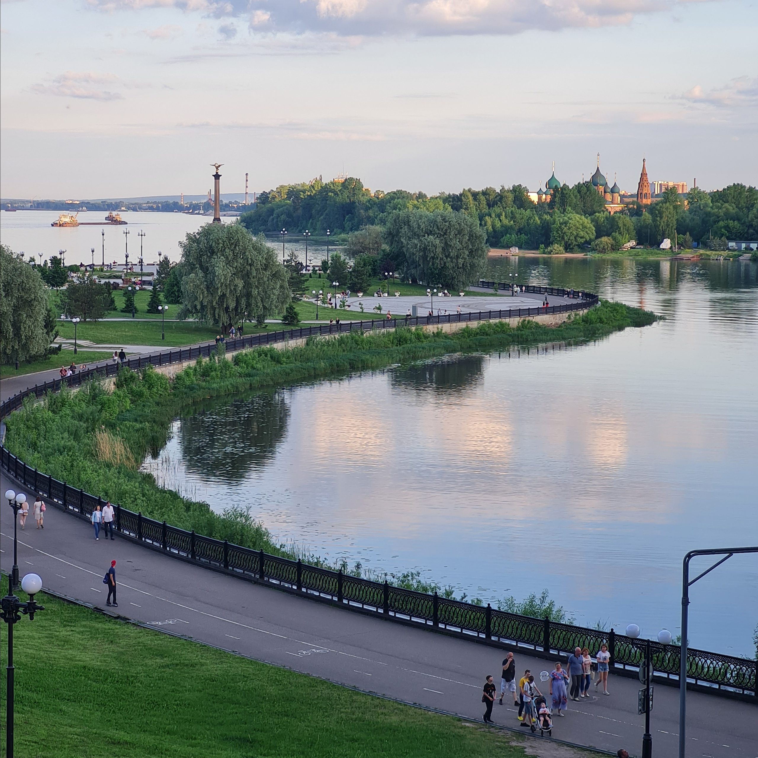Сергиев Пассат — Ростов — Ярославль — Переславль Залесский. Вижу
