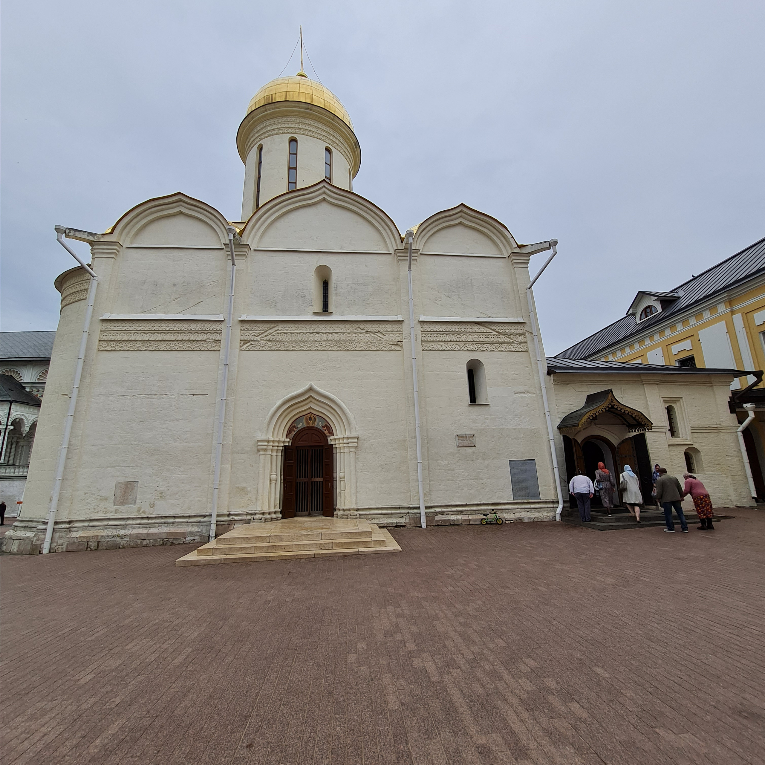 Сергиев Пассат — Ростов — Ярославль — Переславль Залесский. Вижу