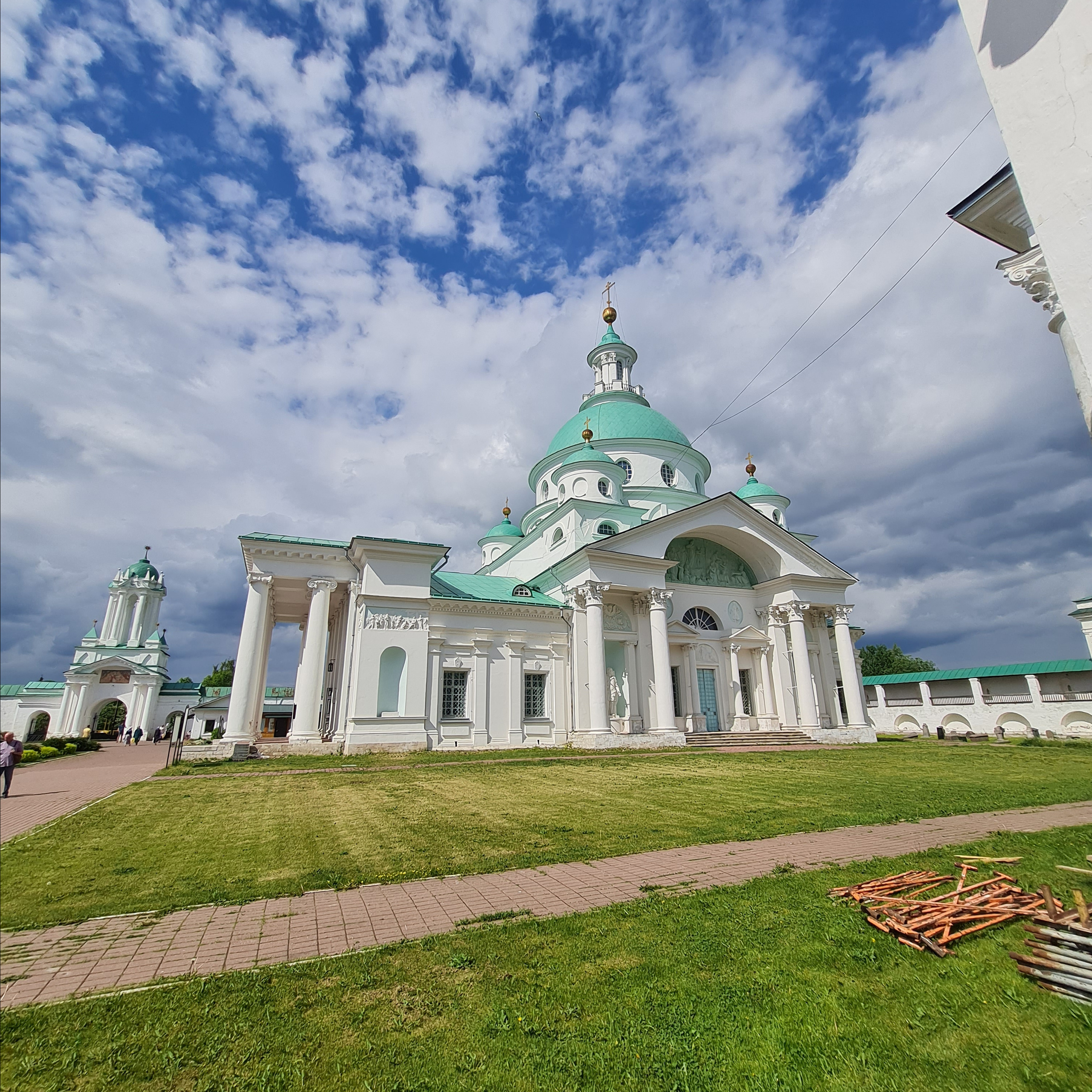 Сергиев Пассат — Ростов — Ярославль — Переславль Залесский. Вижу