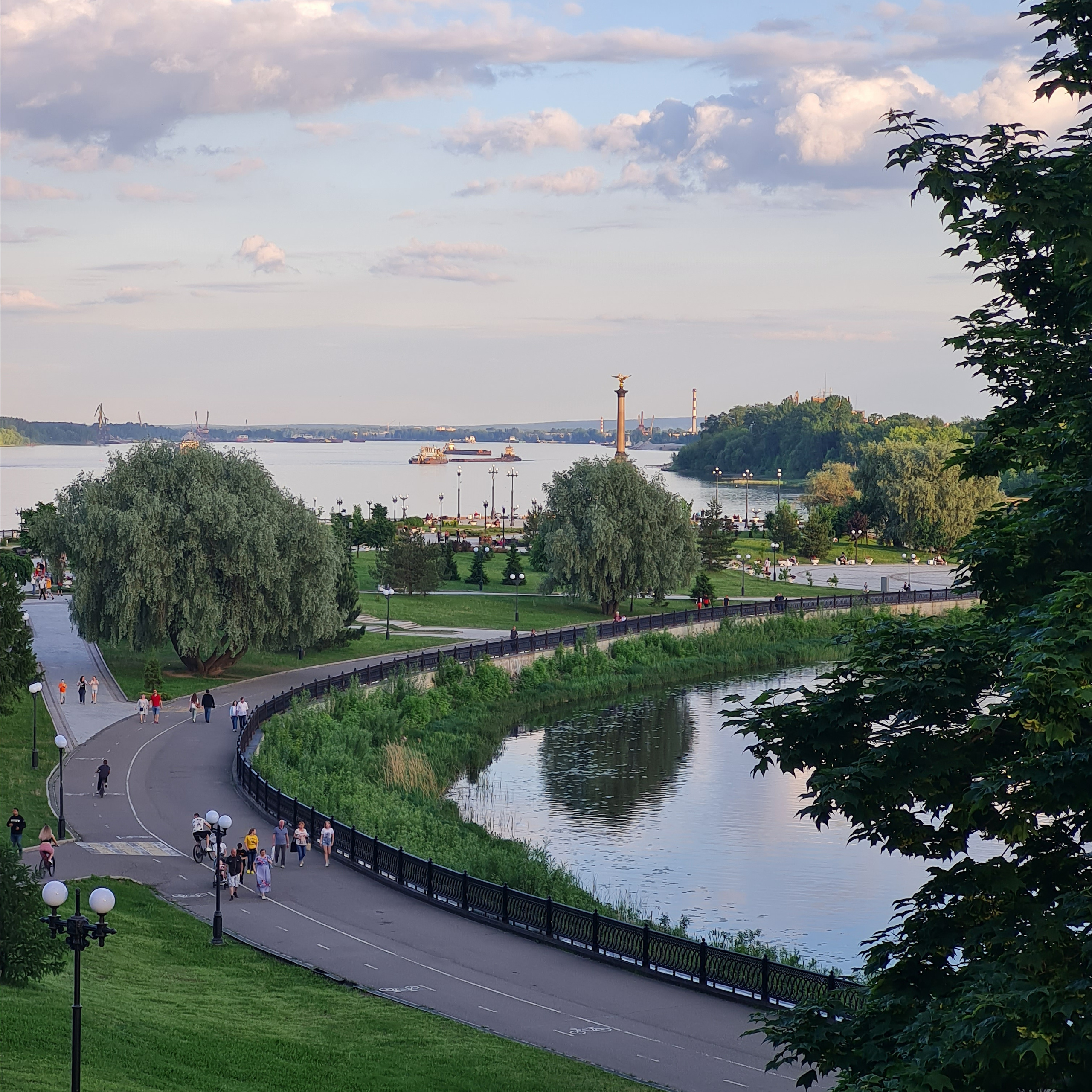 Сергиев Пассат — Ростов — Ярославль — Переславль Залесский. Вижу