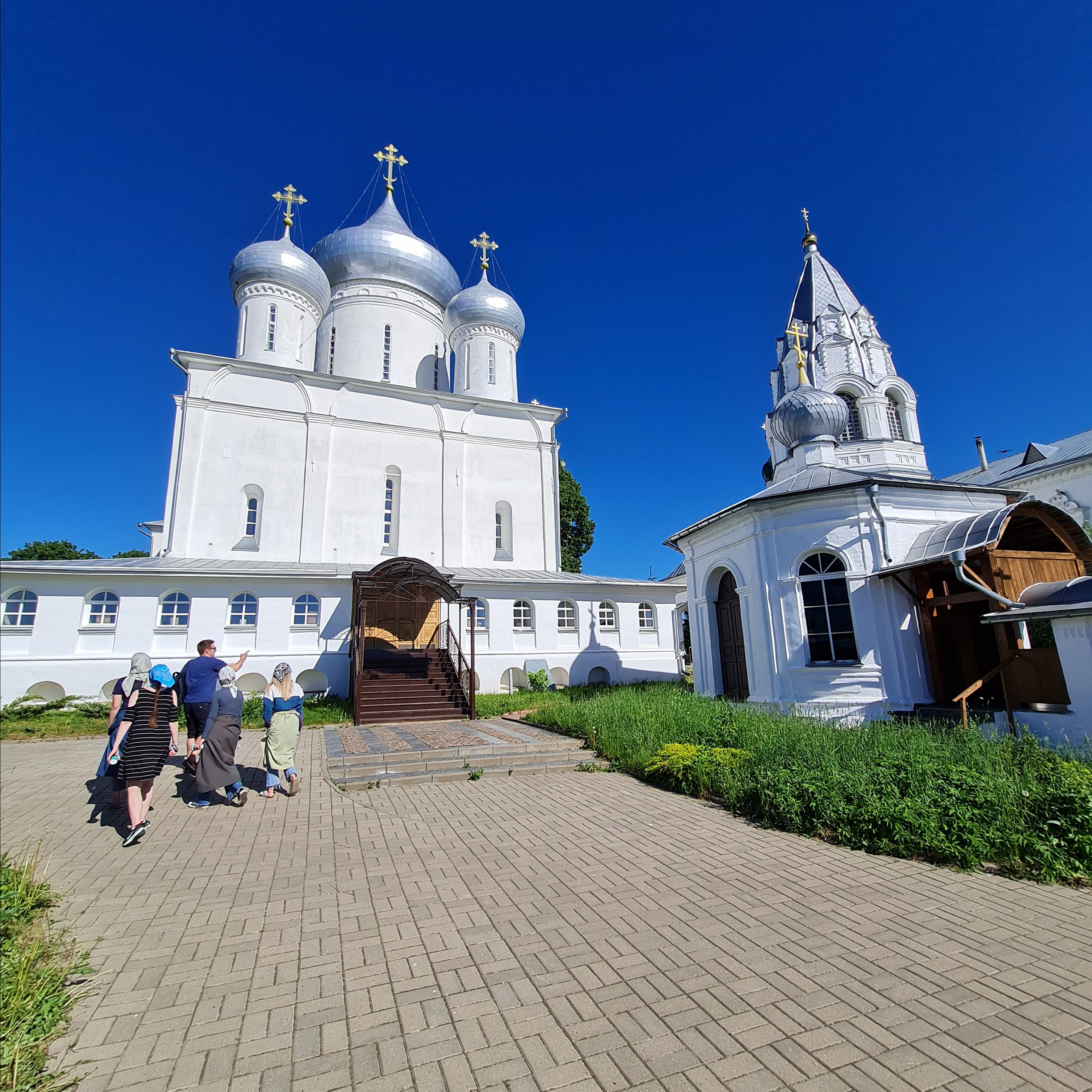 Сергиев Пассат — Ростов — Ярославль — Переславль Залесский. Вижу