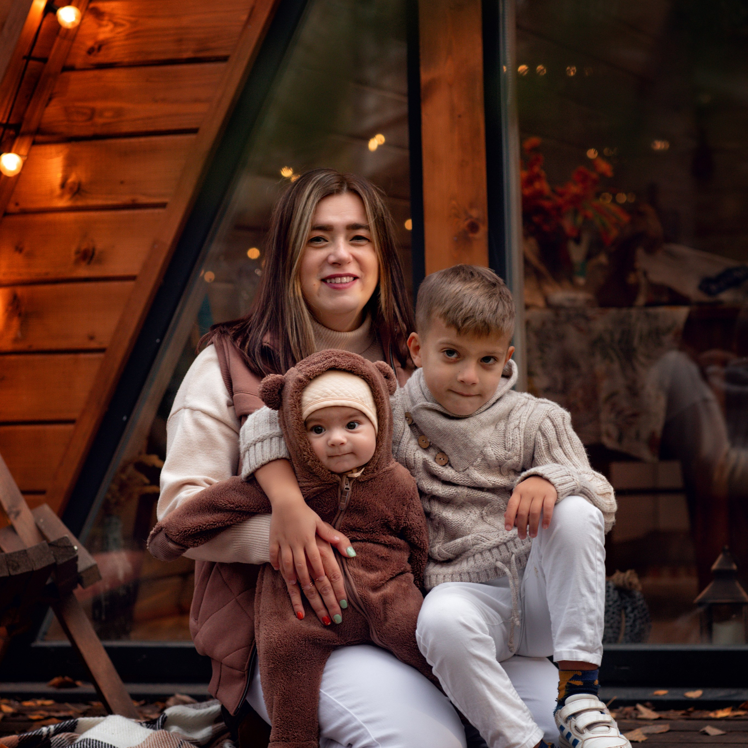 Съемка в треугольном доме в лесу