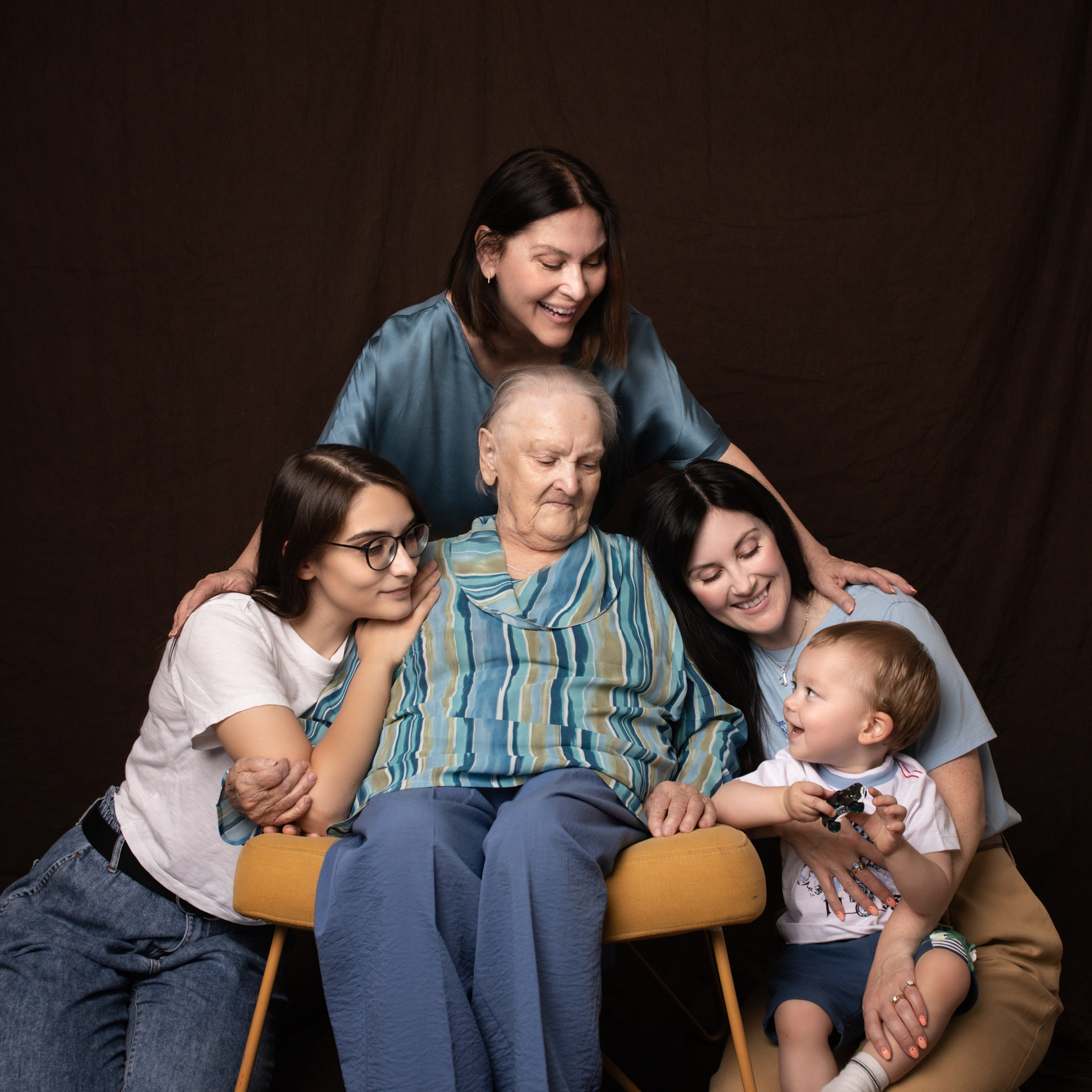 Четыре поколения. Съемка большой семьи