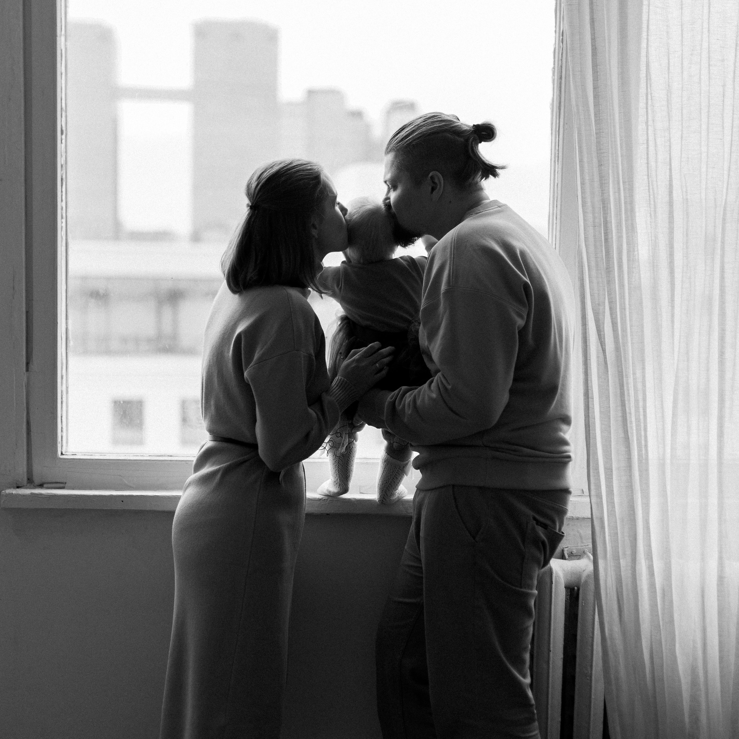 Алексей, Екатерина и Ася. Перед Новым годом. Цифра и плёнка.