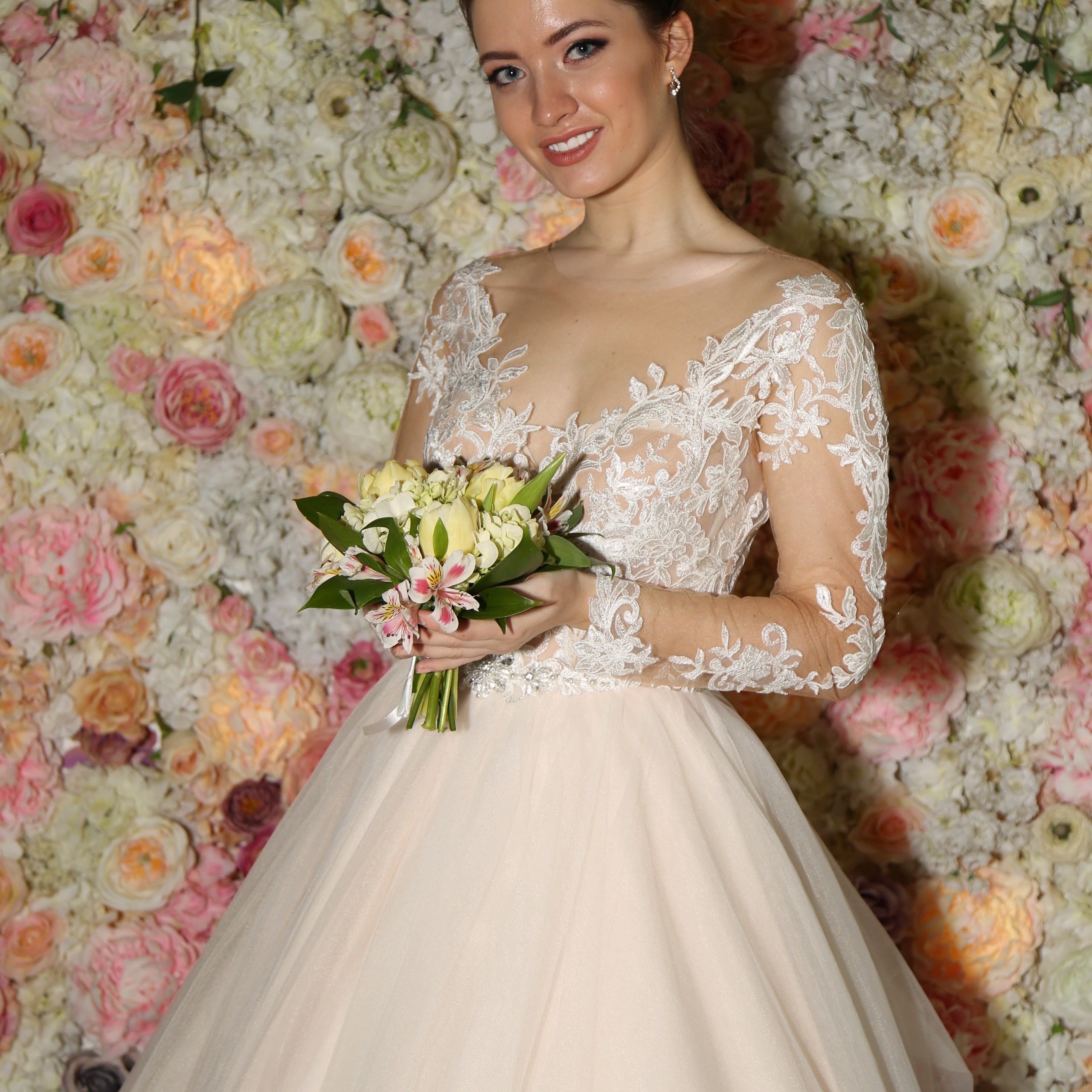 Свадебная фотосессия в студиях Москвы от свадебного фотографа. Фотосессия в студии в Москве от профессионального фотографа услуги по доступным ценам