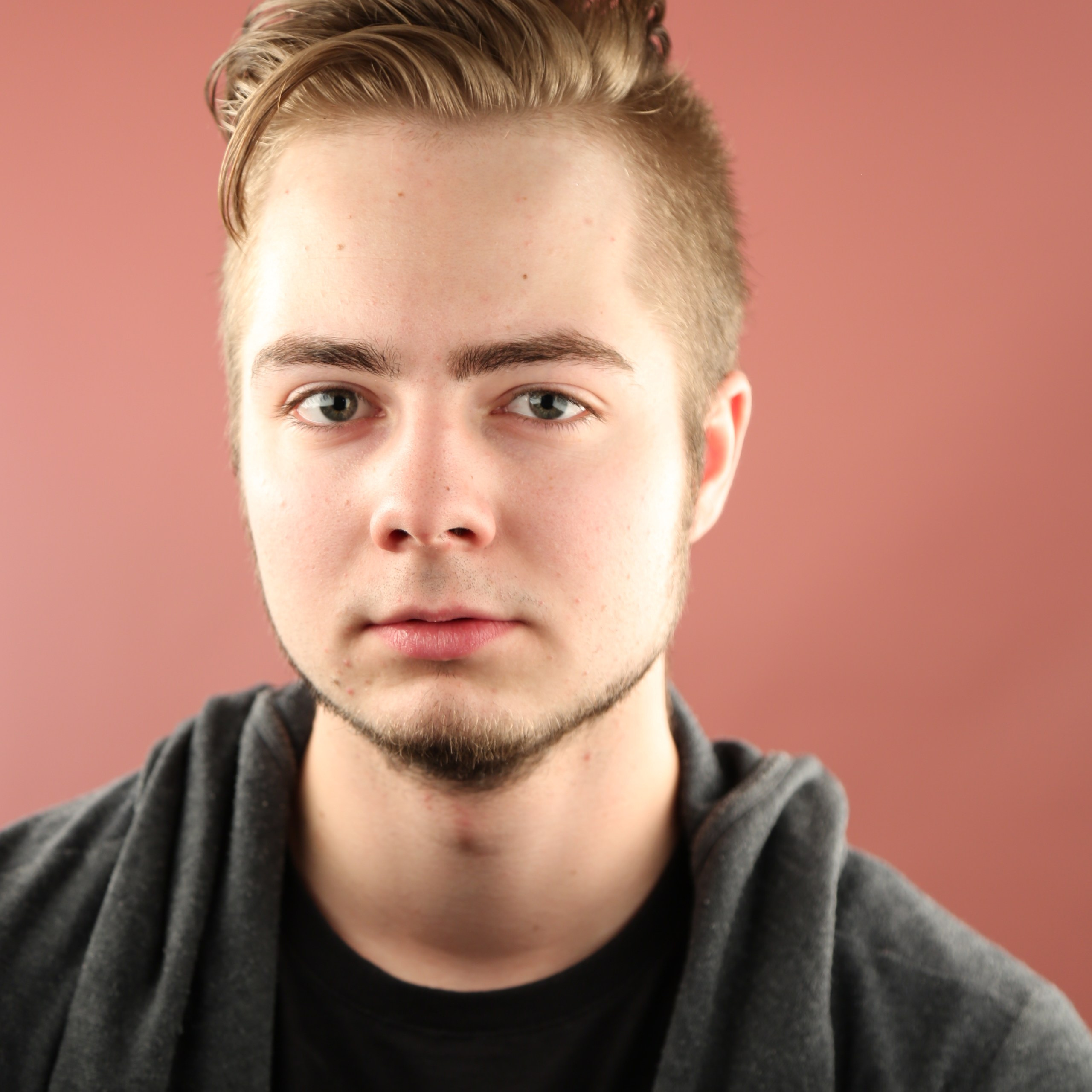 Фотосессия бизнес портрета в студии и офисе в Москве для руководителя. Фотосессия в студии в Москве от профессионального фотографа услуги по доступным ценам