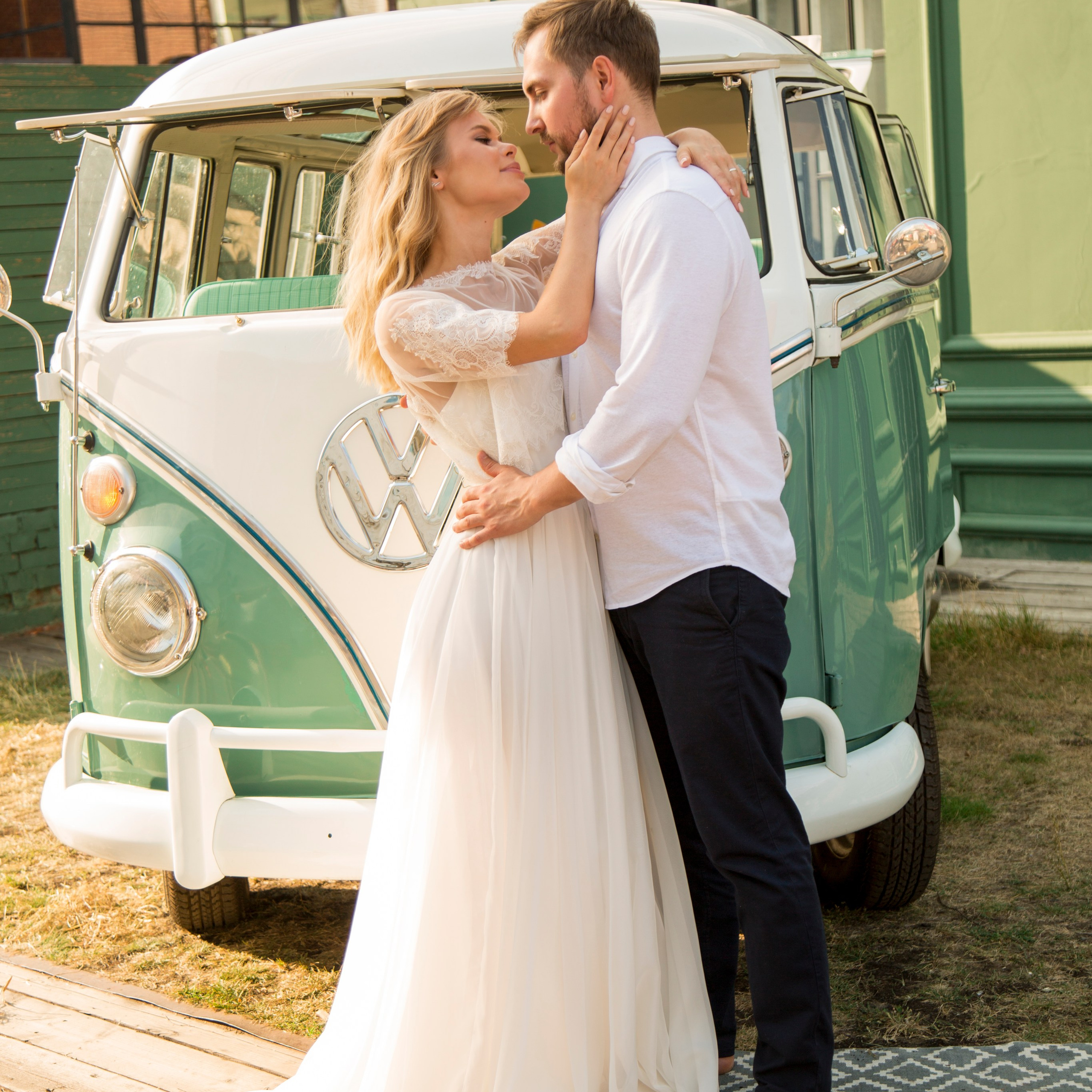 Свадебная фотосессия в студиях Москвы от свадебного фотографа. Фотосессия в студии в Москве от профессионального фотографа услуги по доступным ценам