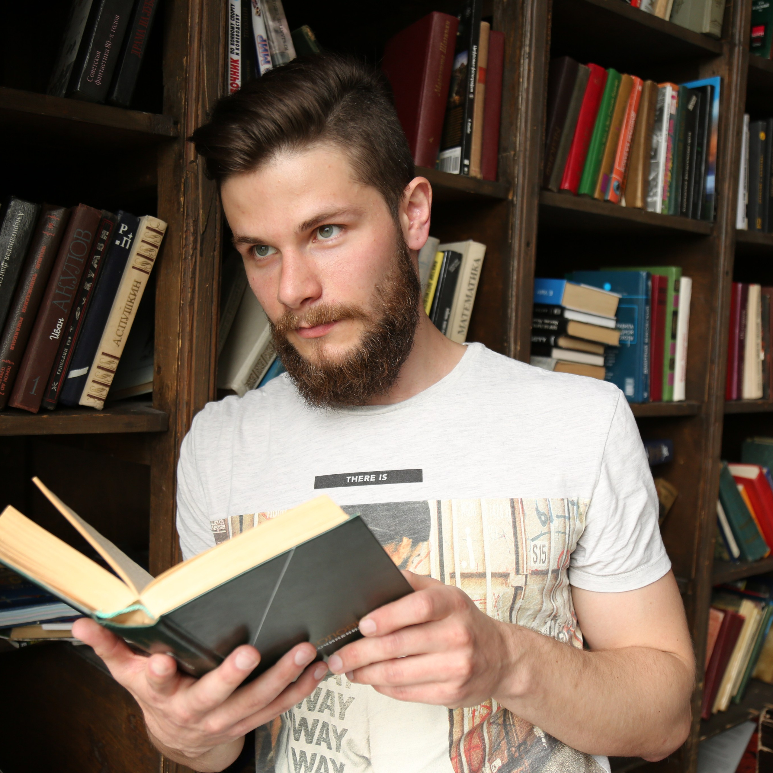 Фотосессия бизнес портрета в студии и офисе в Москве для руководителя. Фотосессия в студии в Москве от профессионального фотографа услуги по доступным ценам