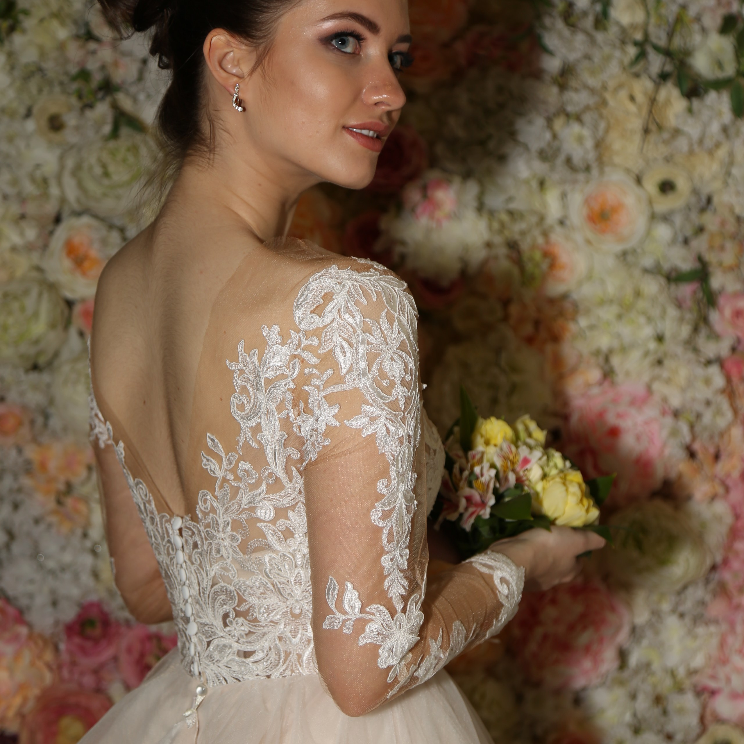 Свадебная фотосессия в студиях Москвы от свадебного фотографа. Фотосессия в студии в Москве от профессионального фотографа услуги по доступным ценам