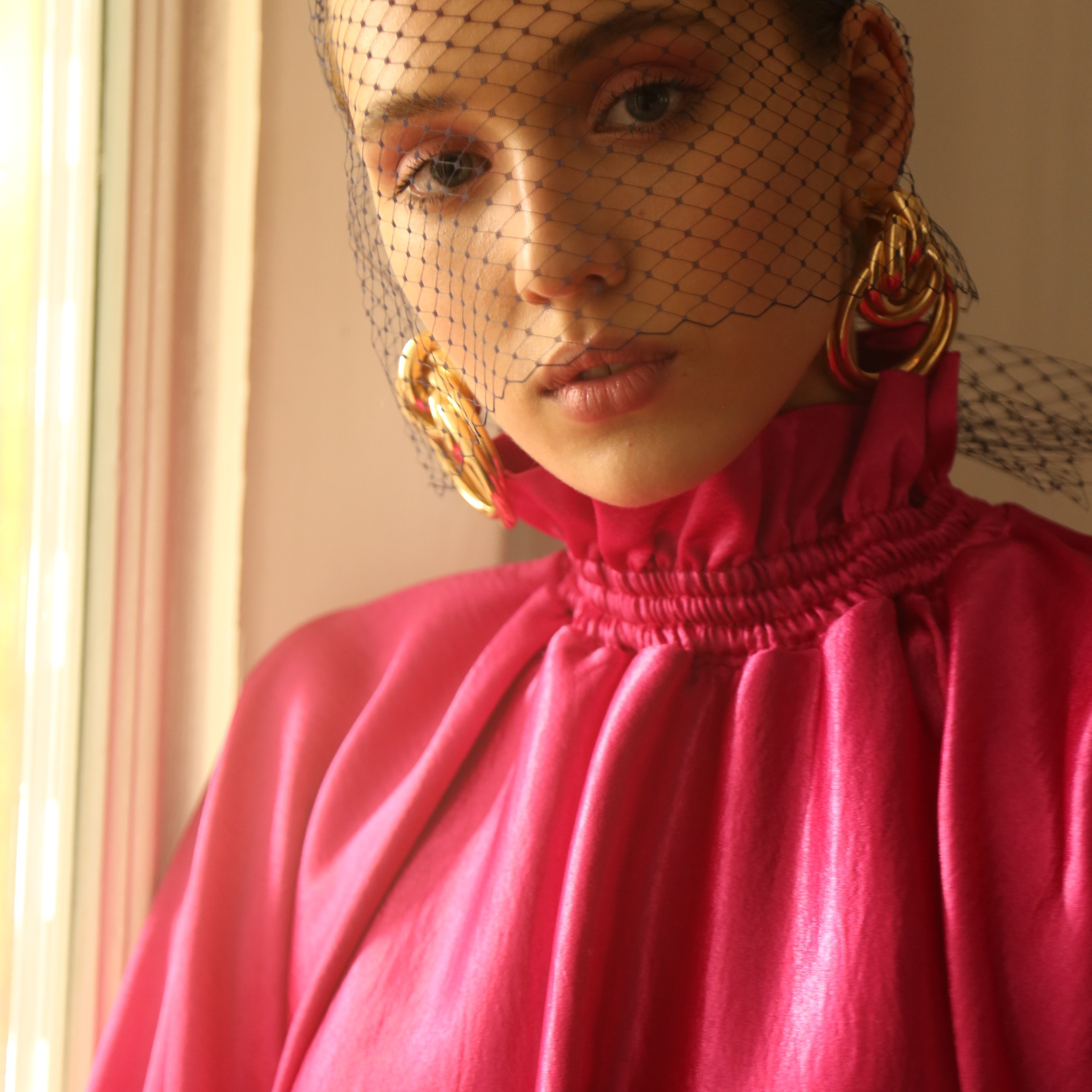 Портретная фотосессия в студиях в Москве от портретного фотографа. Фотосессия в студии в Москве от профессионального фотографа услуги по доступным ценам