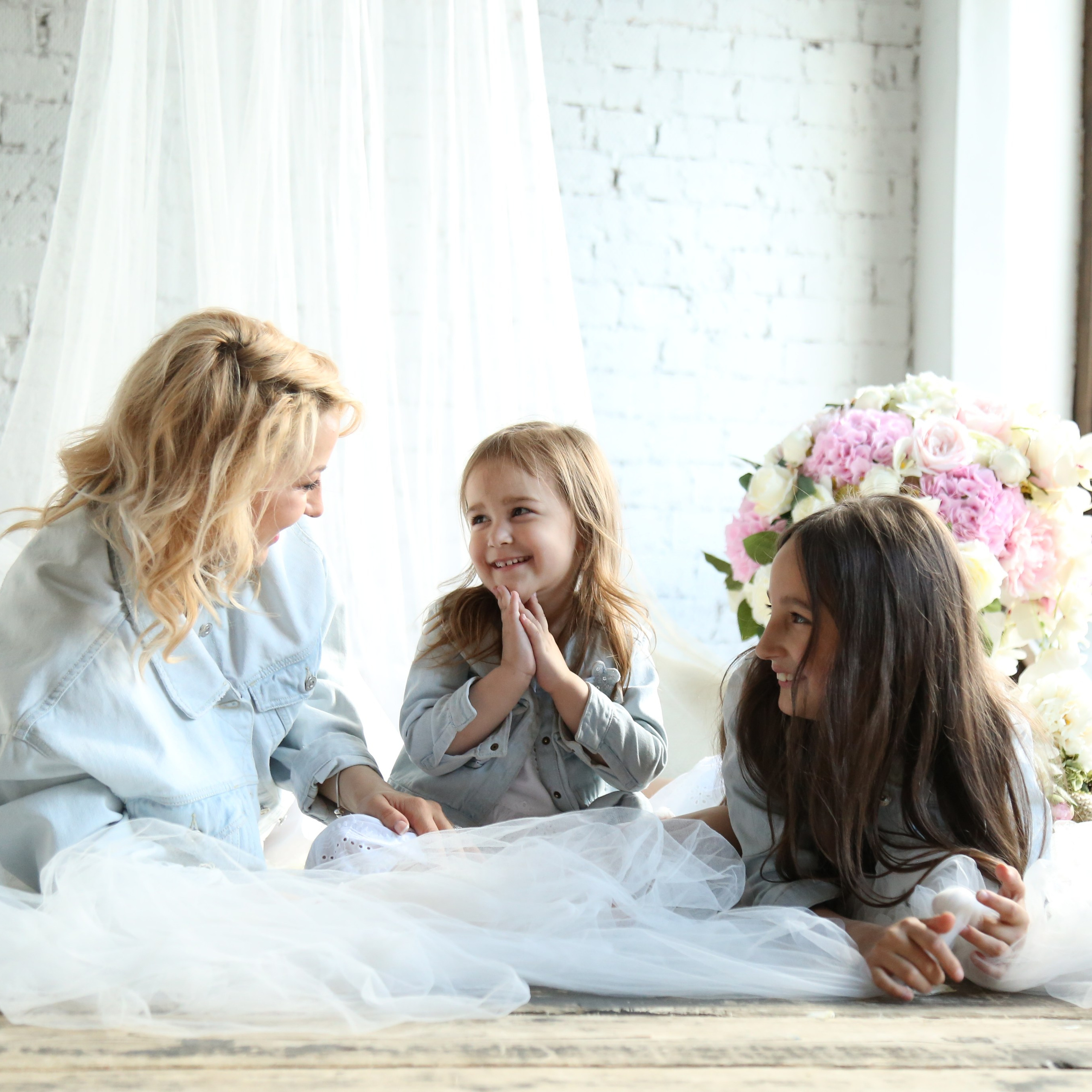 Семейная фотосессия с детьми в красивых студиях Москвы или у Вас дома. Фотосессия в студии в Москве от профессионального фотографа услуги по доступным ценам